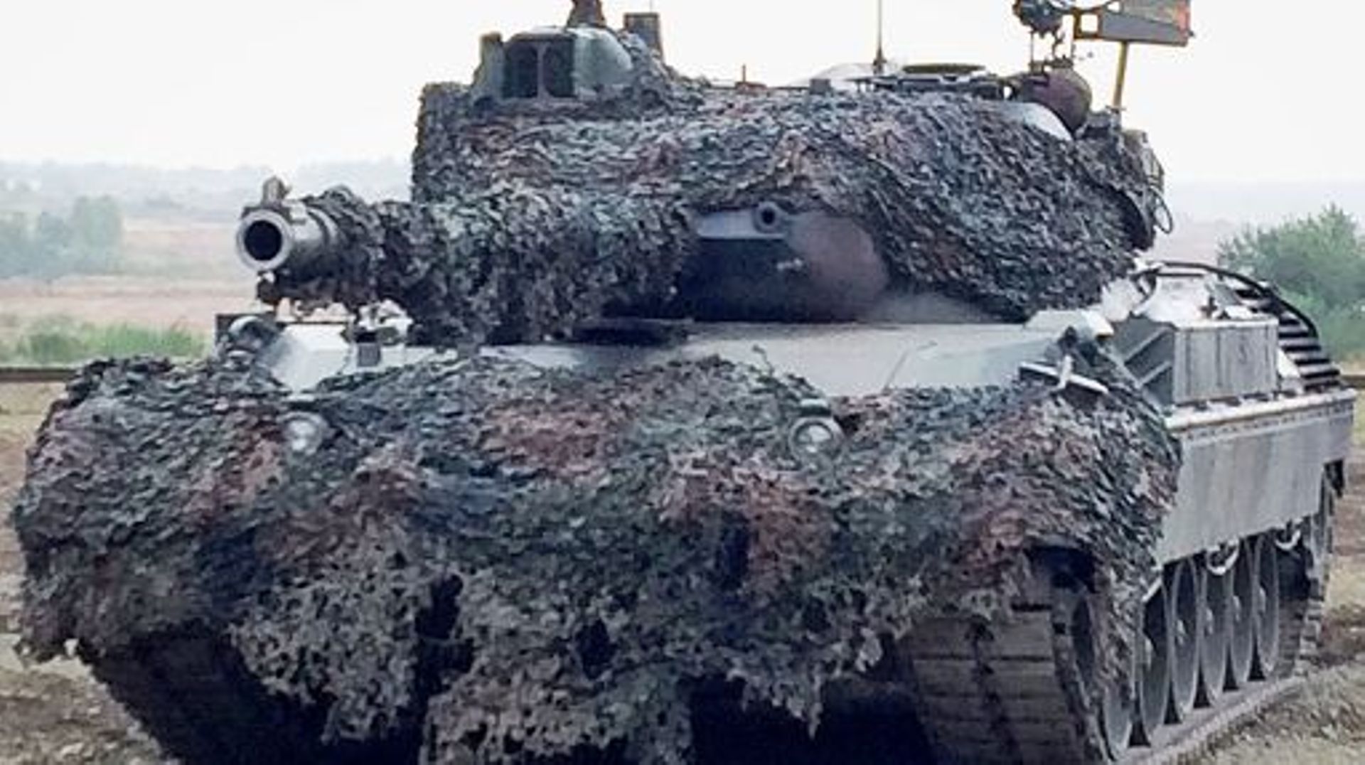 SMARTPHONE PICTURE – BEST QUALITY AVAILABLE 20140910 – BERGEN, GERMANY : Illustration picture shows a tank at the military base of Bergen-Hohne in Germany, during an NATO exercice, Wednesday 10 September 2014. Today will be the last shooting of a tank L