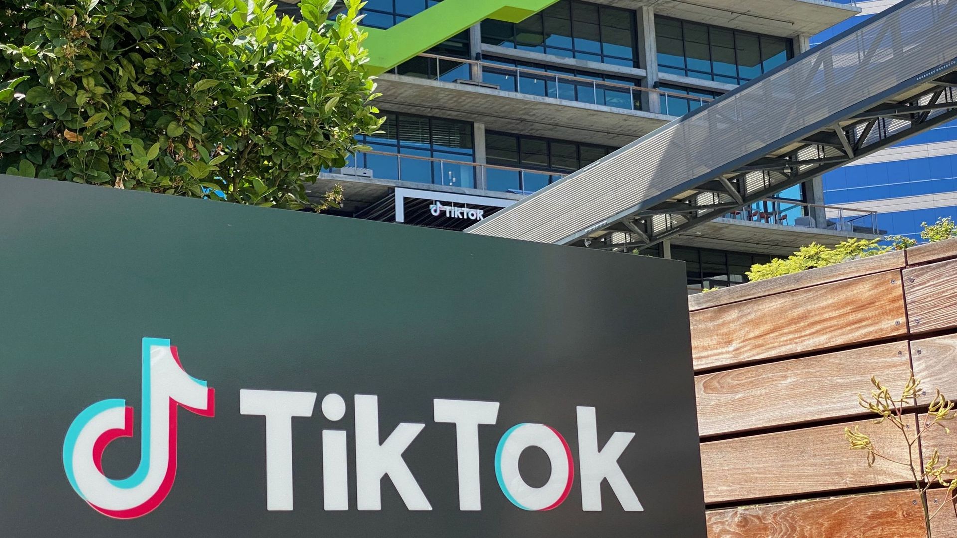 Plus question pour le personnel de l'audiovisuel public suédois d'utiliser TikTok sur leur smartphone de fonction. 