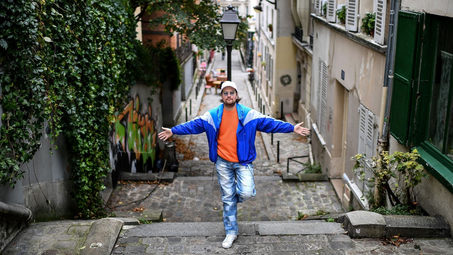 Le musicien français Myd pose dans les rues de Paris, le 22 octobre 2021.