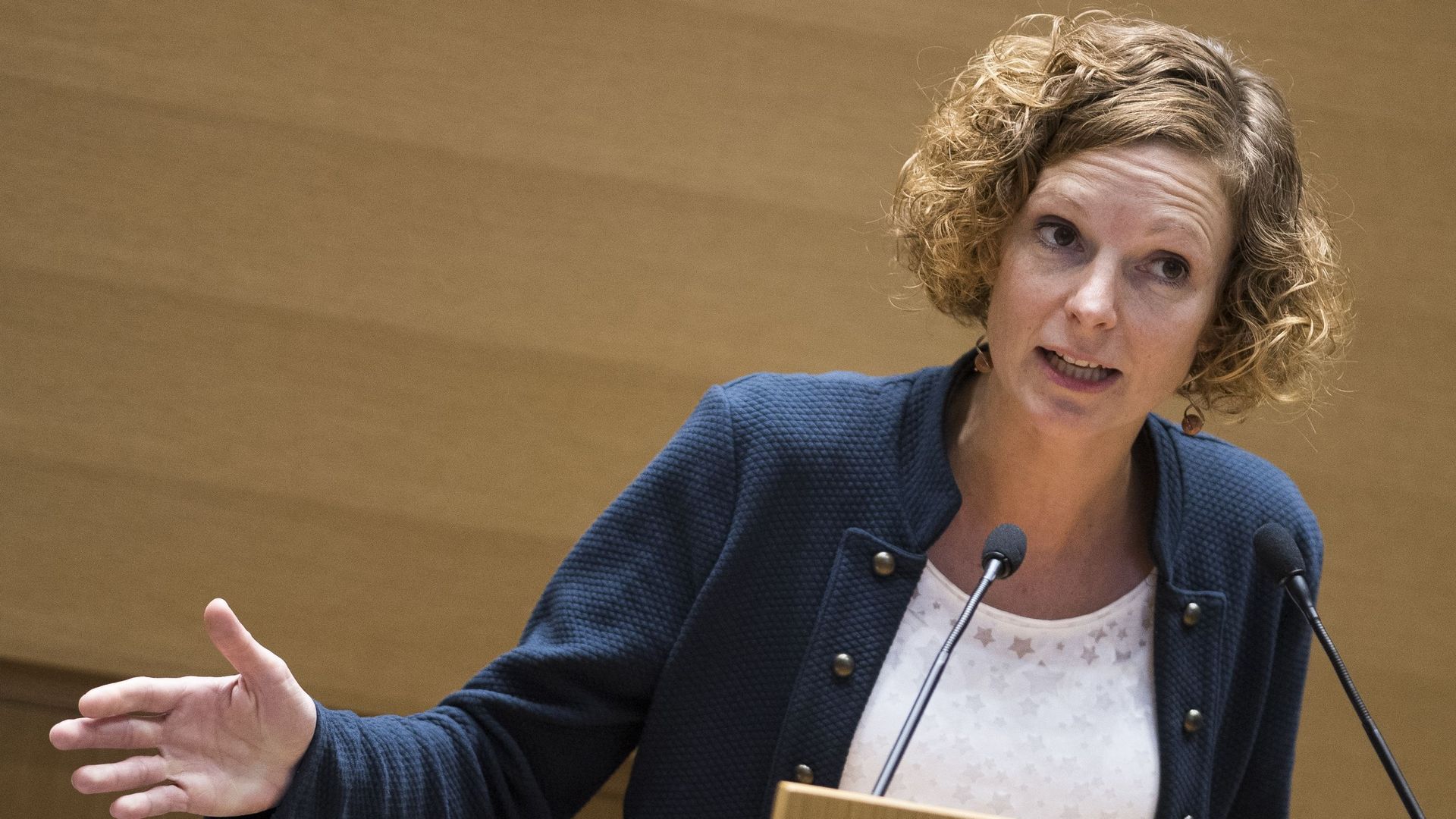Marie-Martine Schyns renvoie au Parlement la décision de retarder d'un an l'EPC