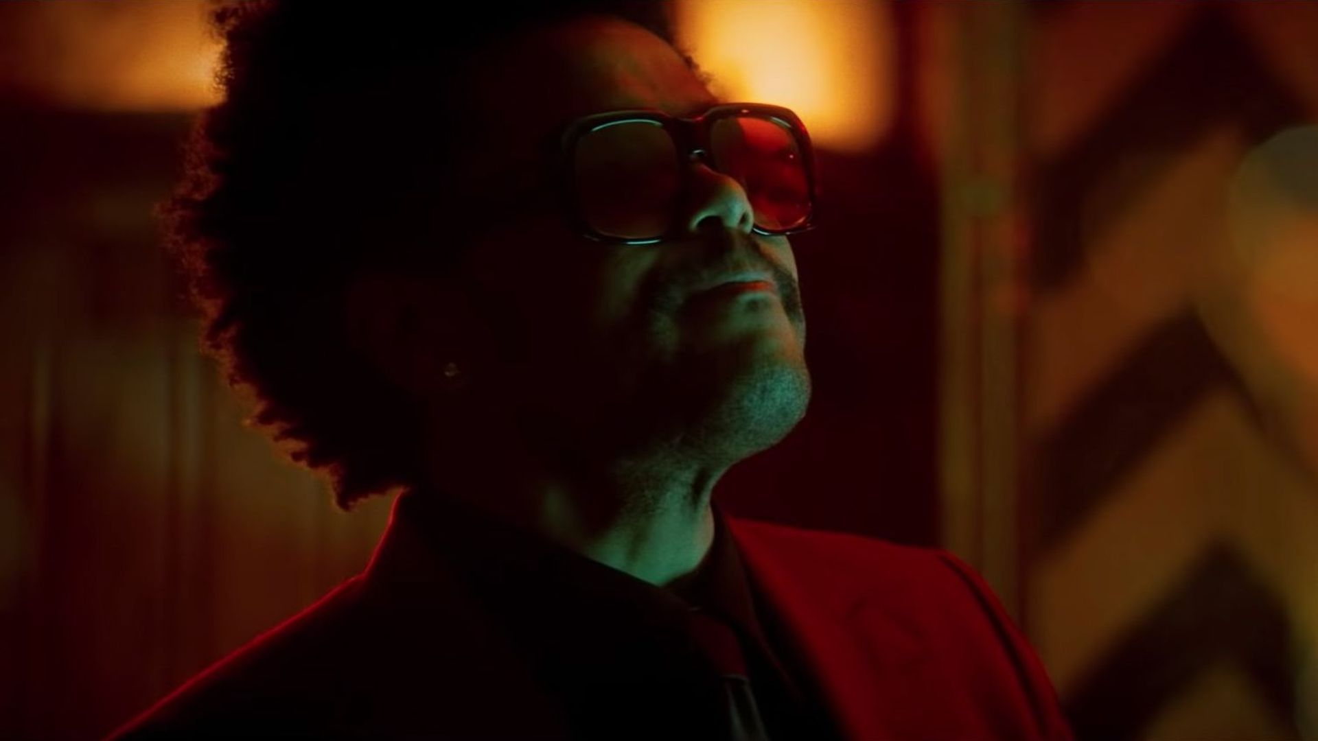 The Weeknd dans son nouveau clip "Blinding Lights".