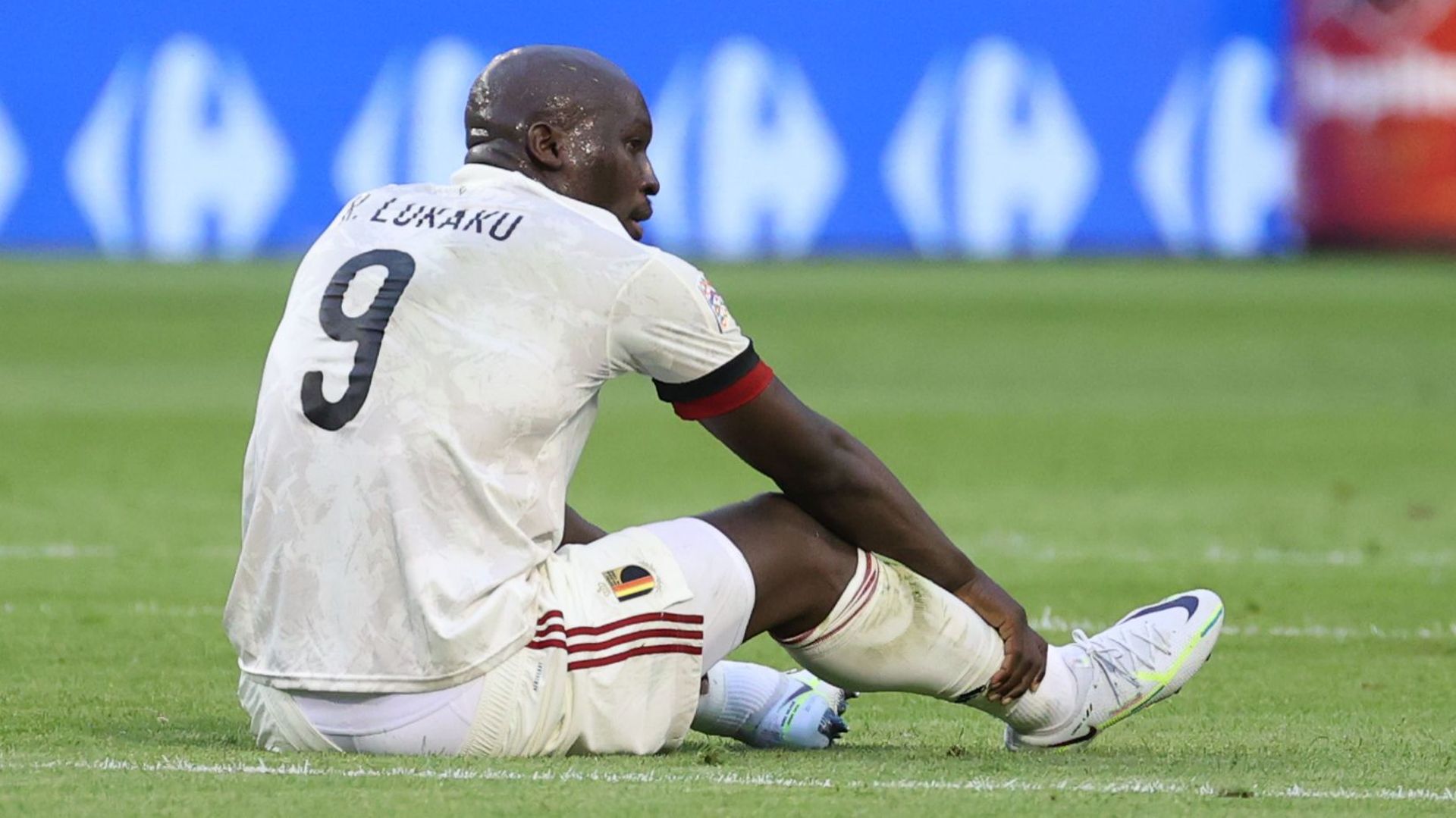 Romelu Lukaku, au sol suite à sa blessure contractée lors du match face aux Pays-Bas.