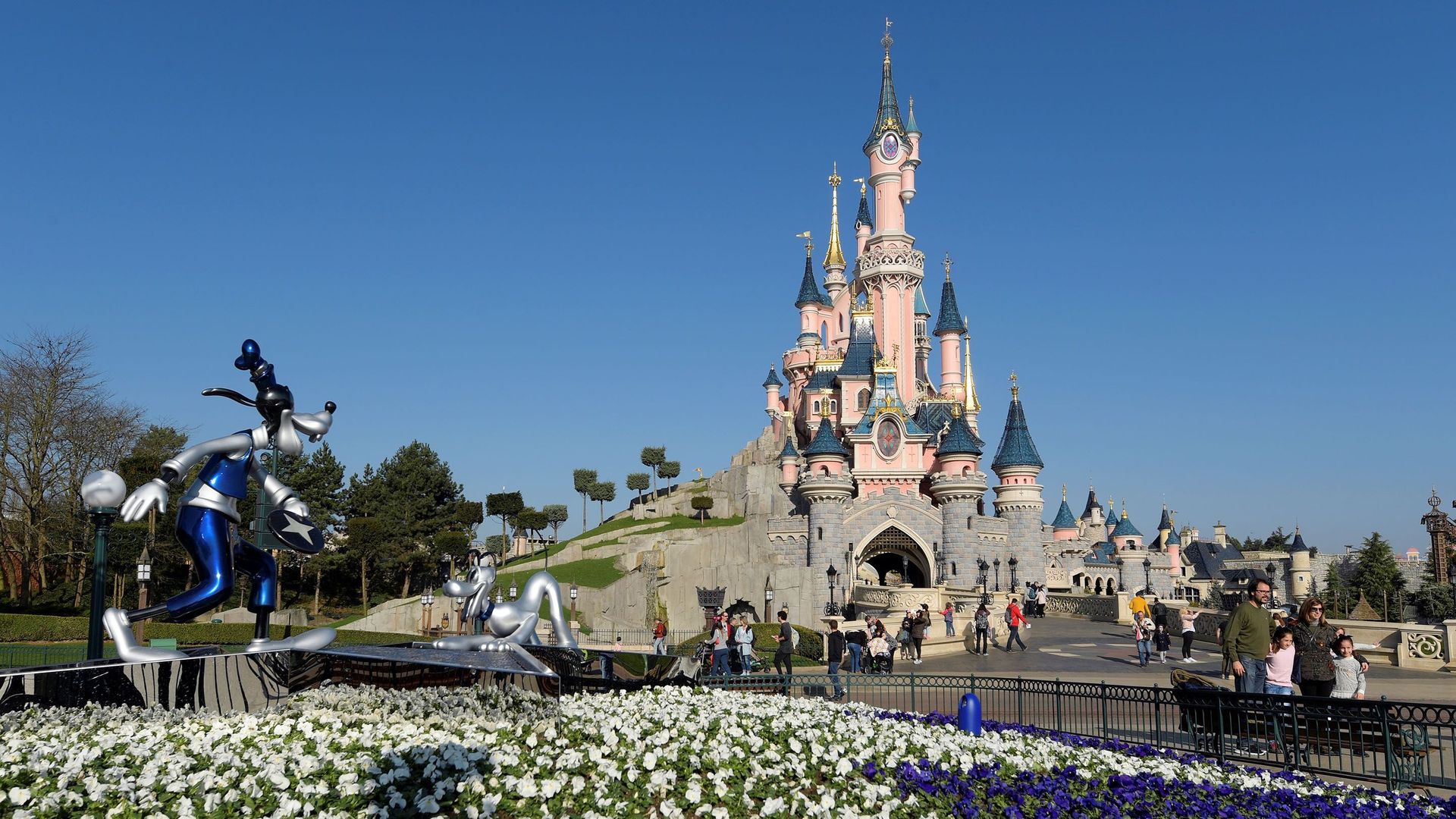Disneyland Paris a annoncé lundi plusieurs initiatives pour limiter son impact sur l'environnement