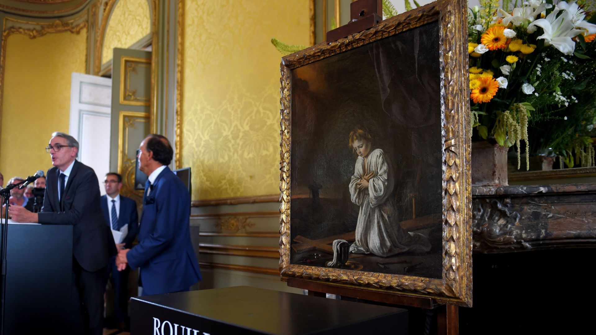 La toile a été confrontée un jour de fermeture du Louvre avec les quinze autres Le Nain exposés au musée, sur 75 connus dans le monde.