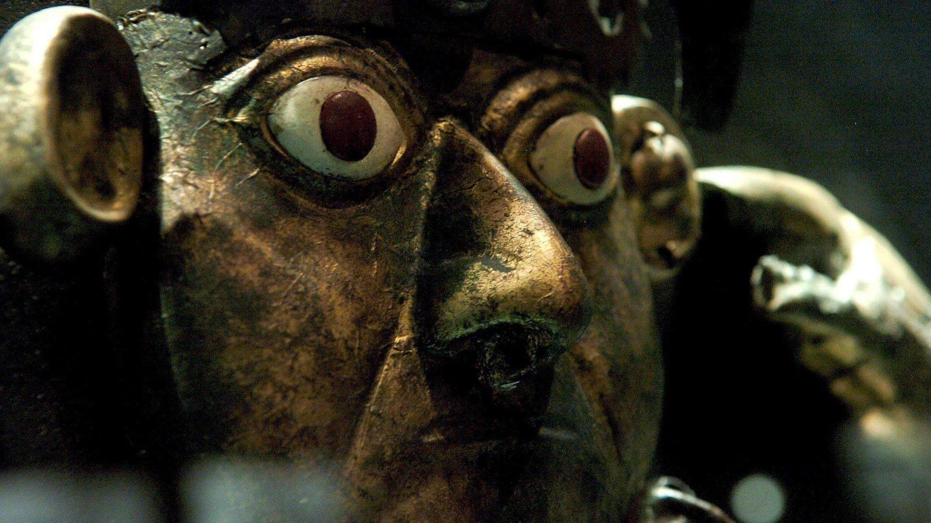 ce-masque-funeraire-precolombien-en-or-a-ete-peint-avecdu-sang-humain