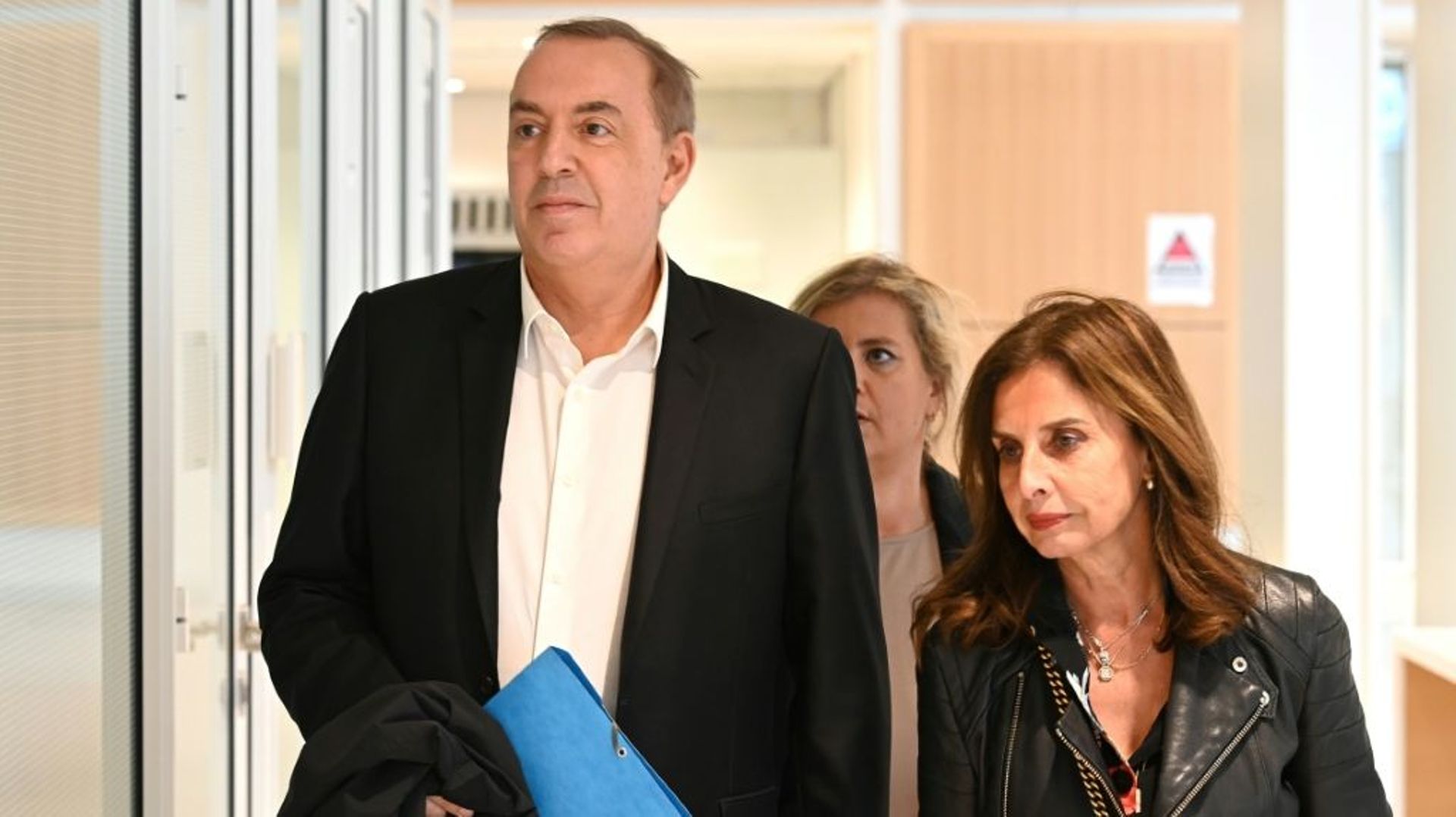 Jean-Marc Morandini accompagné de son avocate Corinne Dreyfus-Schmidt arrive au tribunal de Paris le 24 octobre 2022