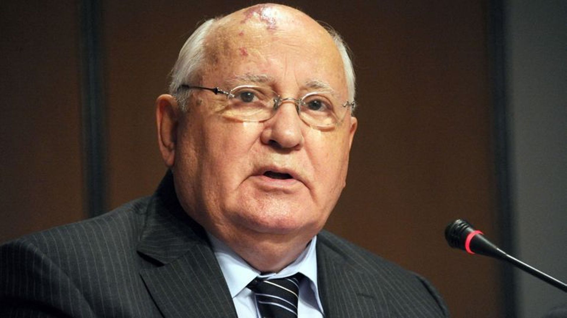 Tensions Russie-USA: Gorbatchev dénonce l'arrogance américaine