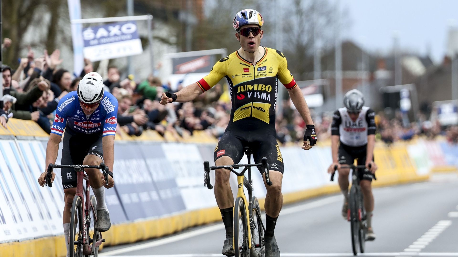 GP E3 : Van Aert S’impose Dans Un Sprint à Trois Devant Van Der Poel Et ...