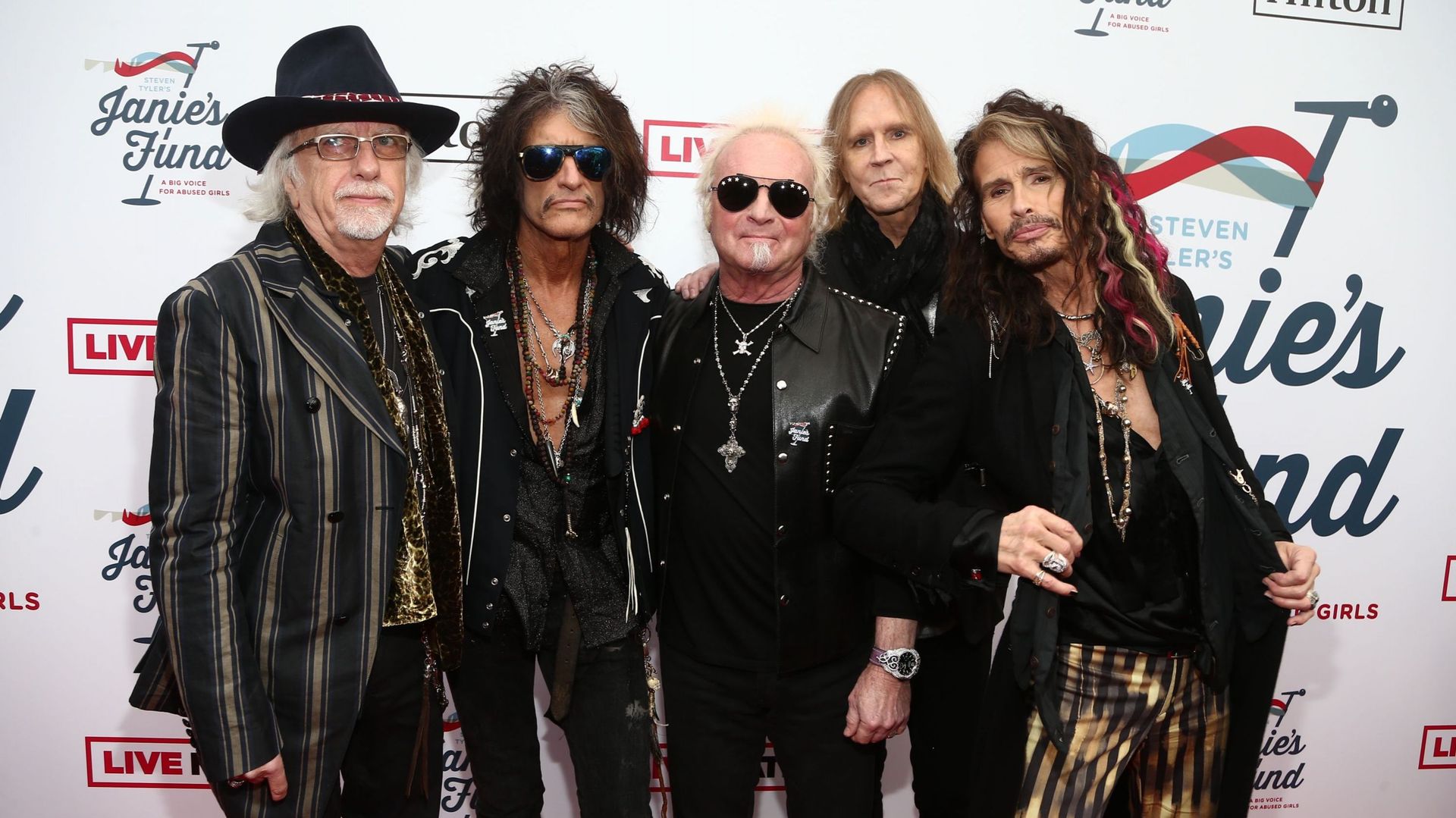 De Gauche à droite : Brad Whitford, Joe Perry, Joey Kramer, Tom Hamilton et Steven Tyler d’Aerosmith