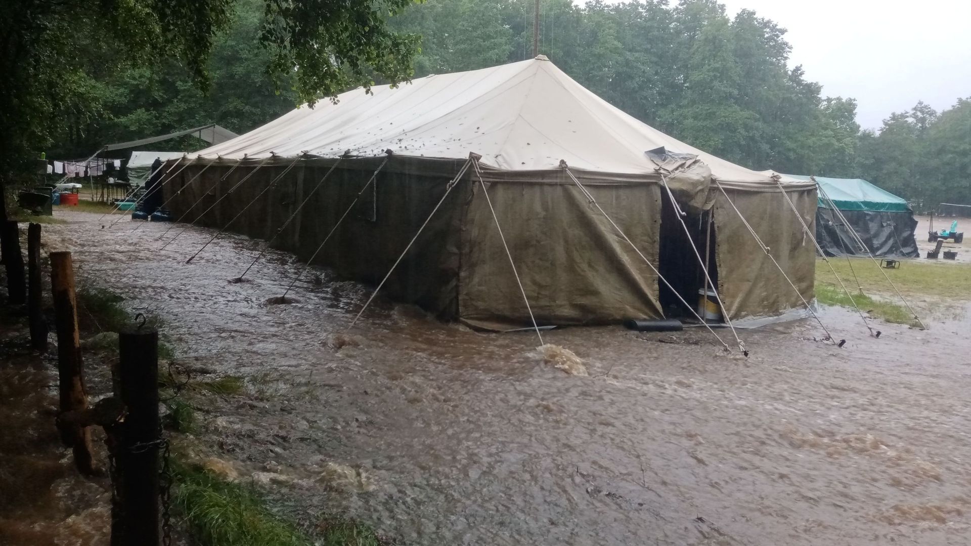 Plusieurs camps scouts ont été évacués depuis mardi soir en raison des pluies torrentielles qui se sont abattues sur la moitié sud et est du pays.