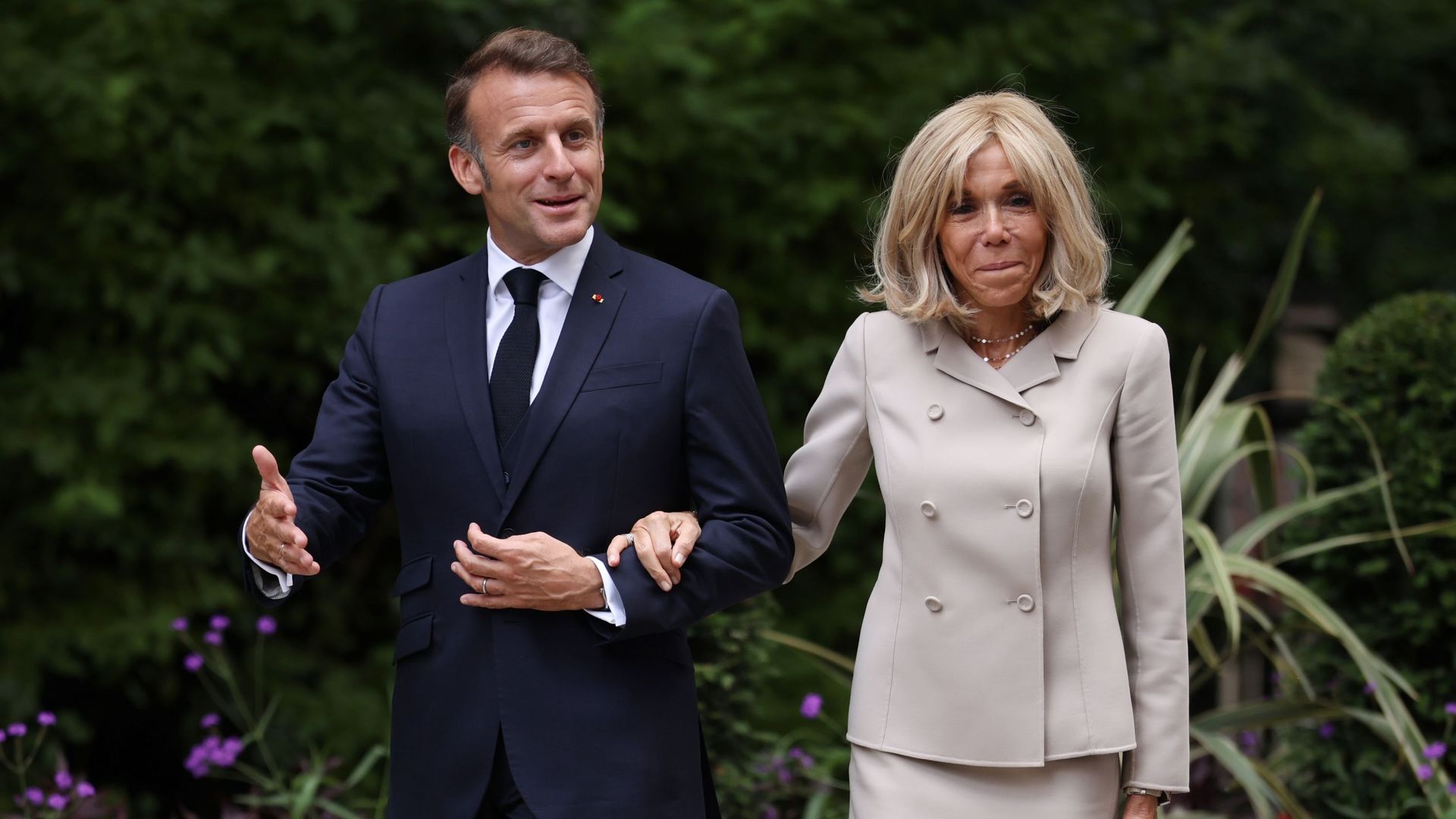 Les Macron vont fournir des preuves "scientifiques" que Brigitte est une femme suite aux propos d'une influenceuse américaine
