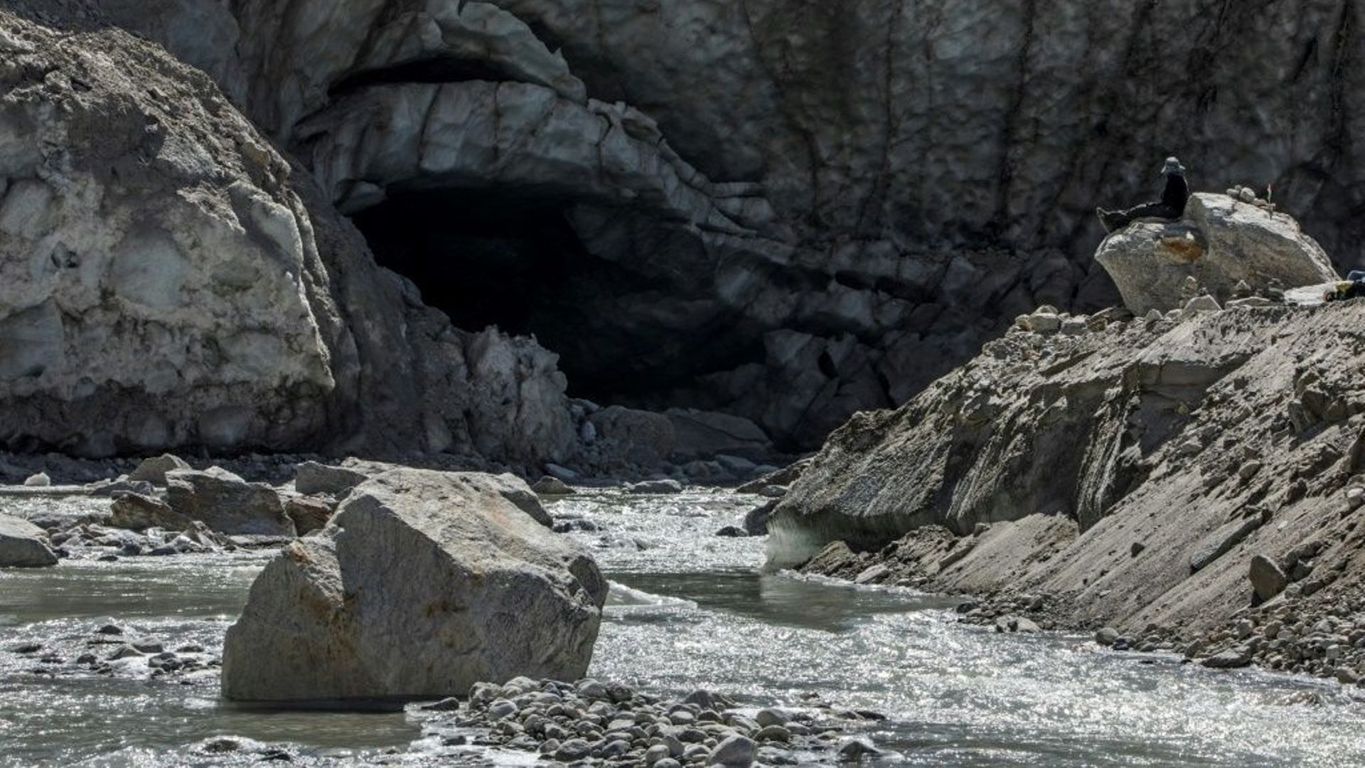 Près de la source du Gange à Gaumuck, dans le parc national de Gangtori, le 19 octobre 2022 en Inde.