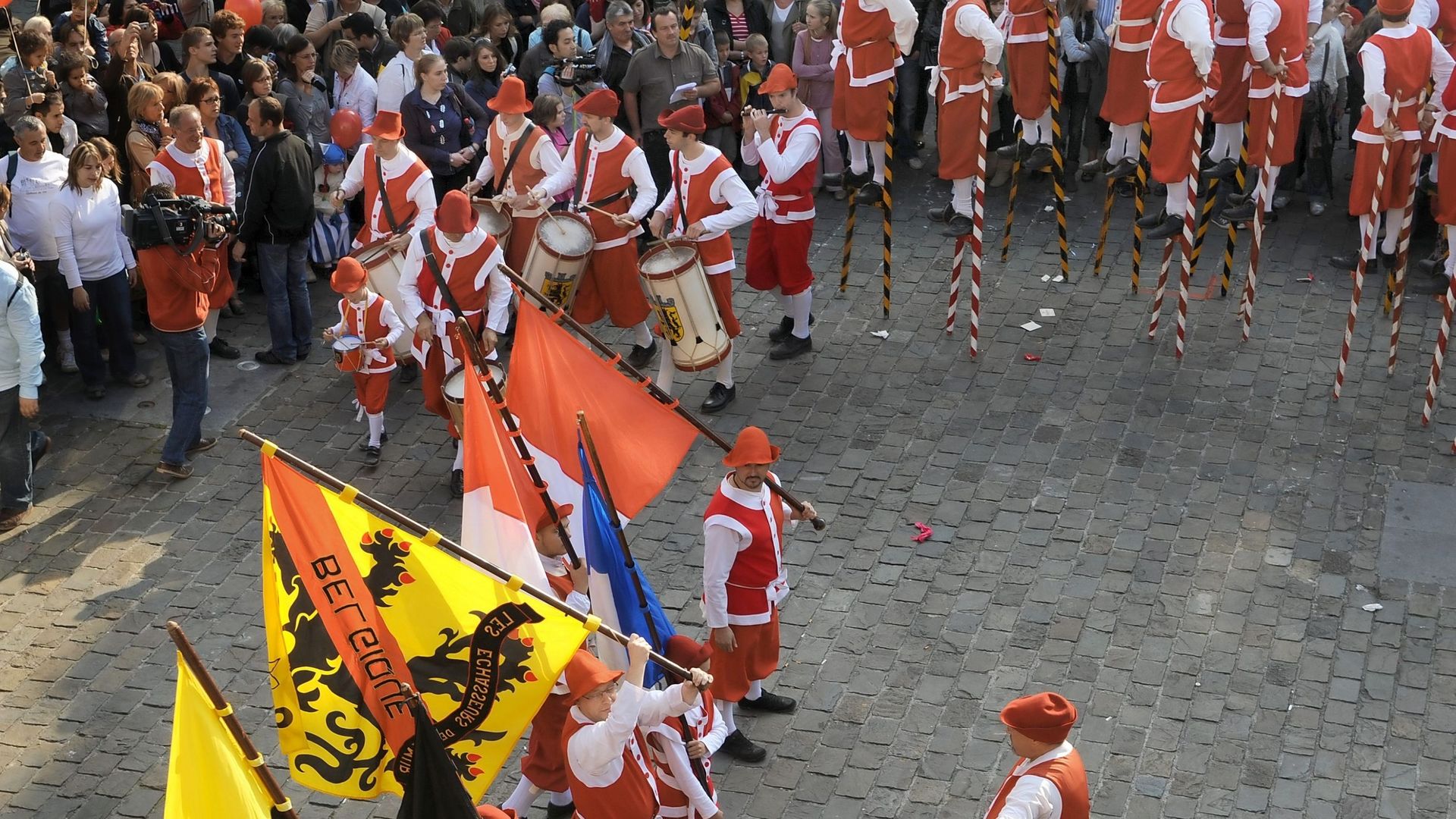Les joutes d'échasses de Namur ont fêté leur 600e anniversaire en 2011