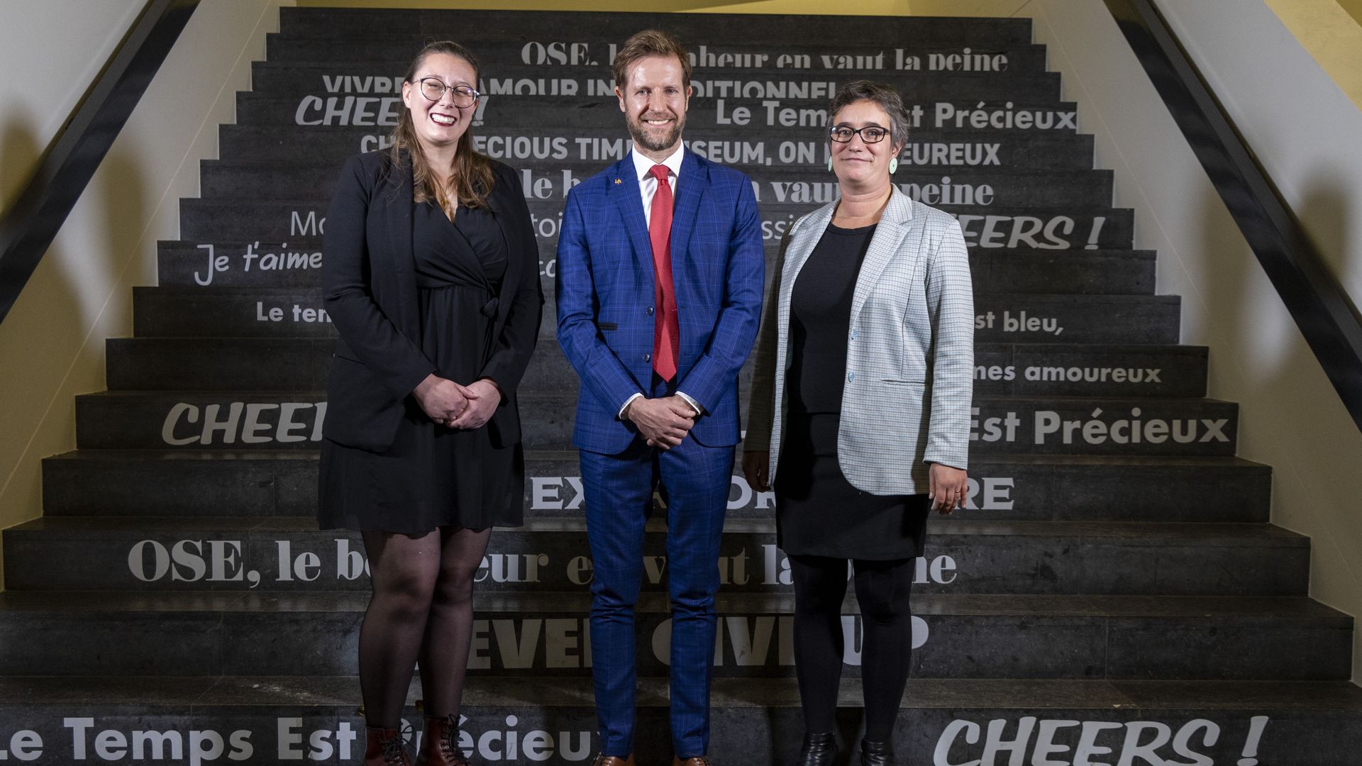 Mons : un an après les élections communales, le drapeau rouge de la révolution ne flotte pas (encore ?) sur l’hôtel de ville
