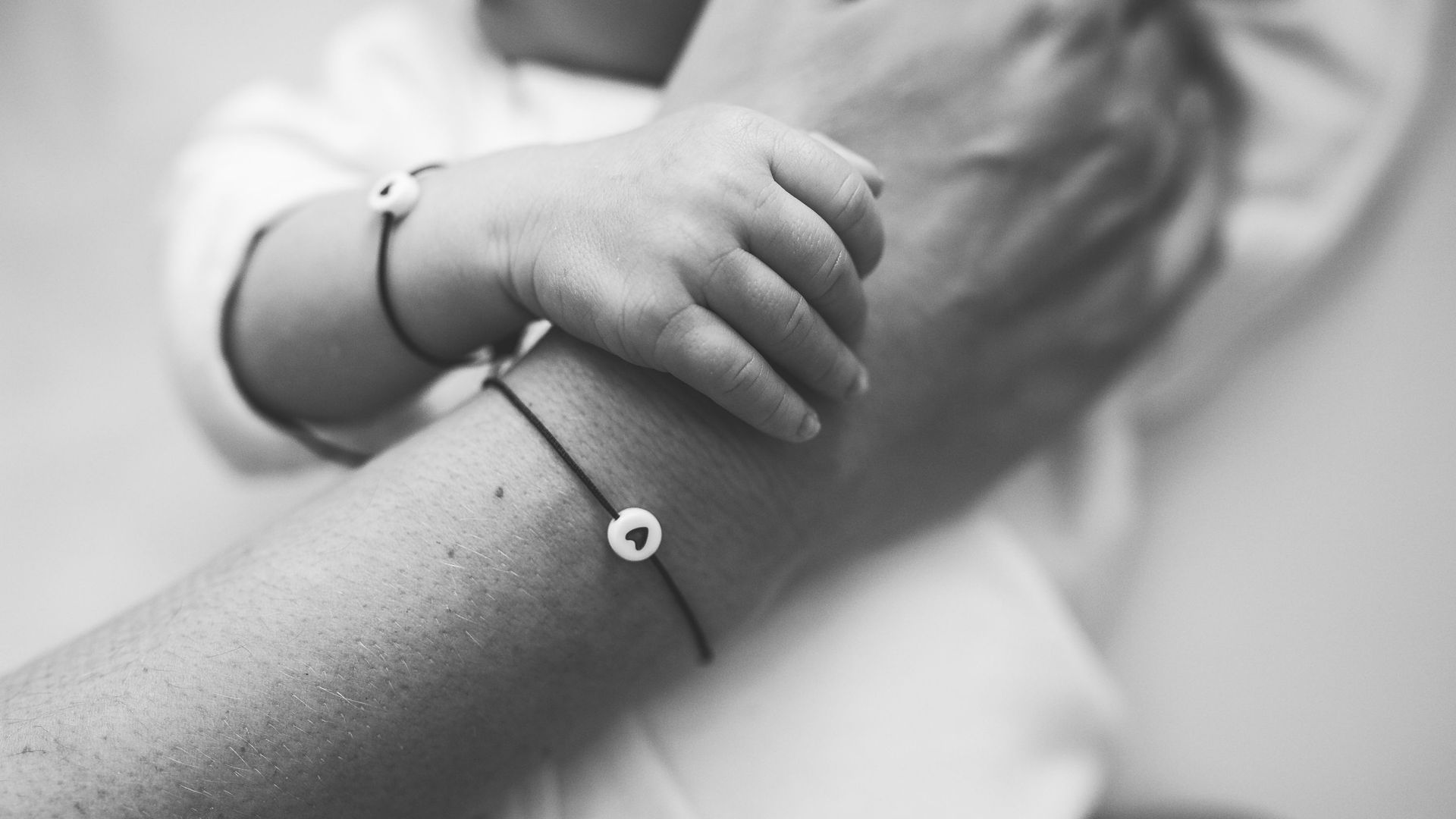 "Ceux qui disent que c'est glauque ne l'ont jamais vécu et ne savent pas le bien que cela fait. Et si grâce au photographe, les familles peuvent vivre un petit bout d'histoire avec leur bébé, ça vaut le coup" Mélanie Van Avermaet, photographe bénévole