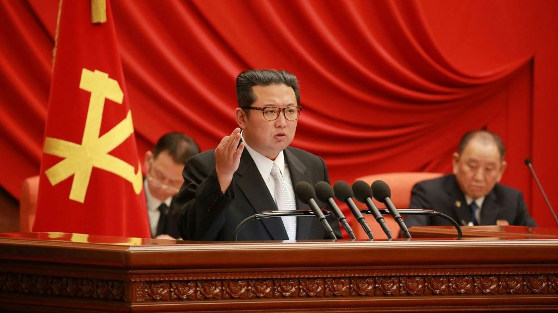 Une photo diffusée par l’agence d’Etat nord-coréenne KCNA montre le leader Kim Jong Un prononçant un discours lors d’une réunion du Parti des travailleurs à Pyongyang