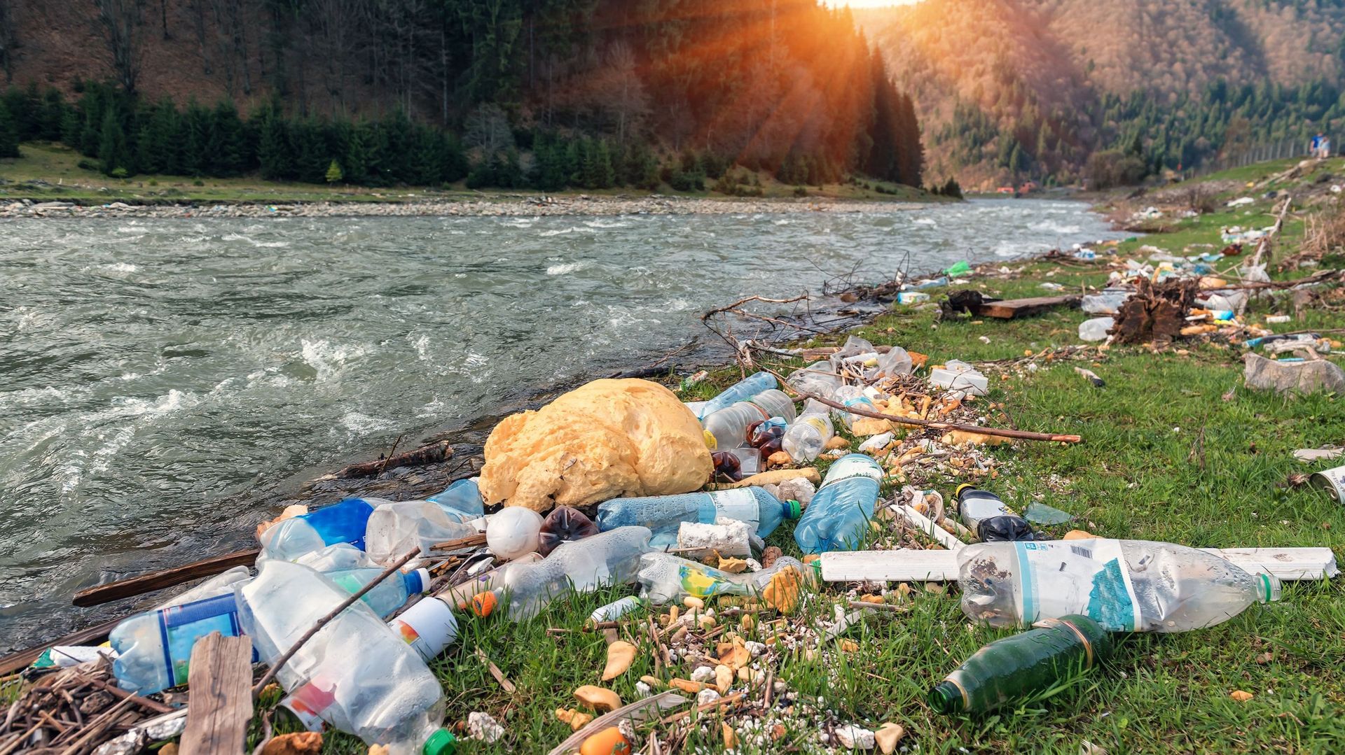 Plaie des océans, les microplastiques contaminent aussi les fleuves européens
