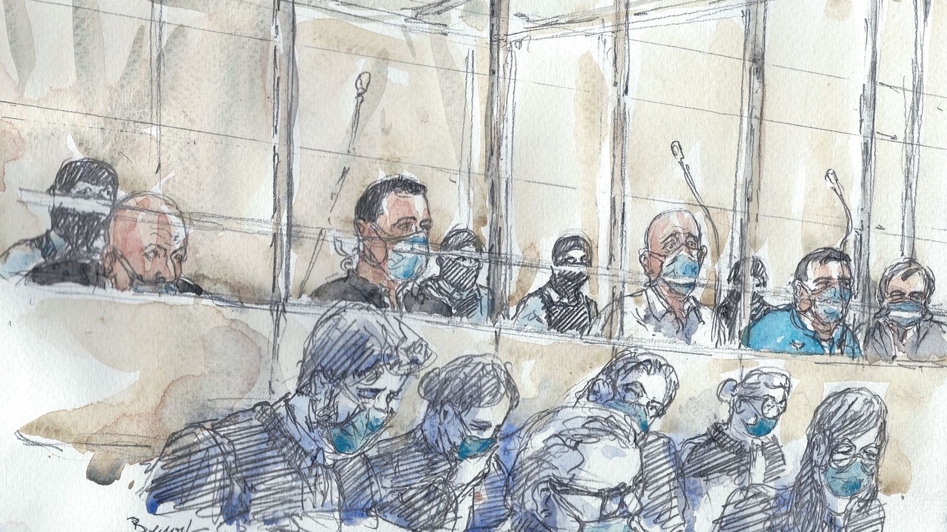 Un croquis de salle d'audience réalisé le 2 septembre 2020 au palais de justice de Paris montre les quatorze accusés et leurs avocats, portant un masque de protection, au premier jour du procès des complices des meurtres djihadistes de Charlie Hebdo en 20