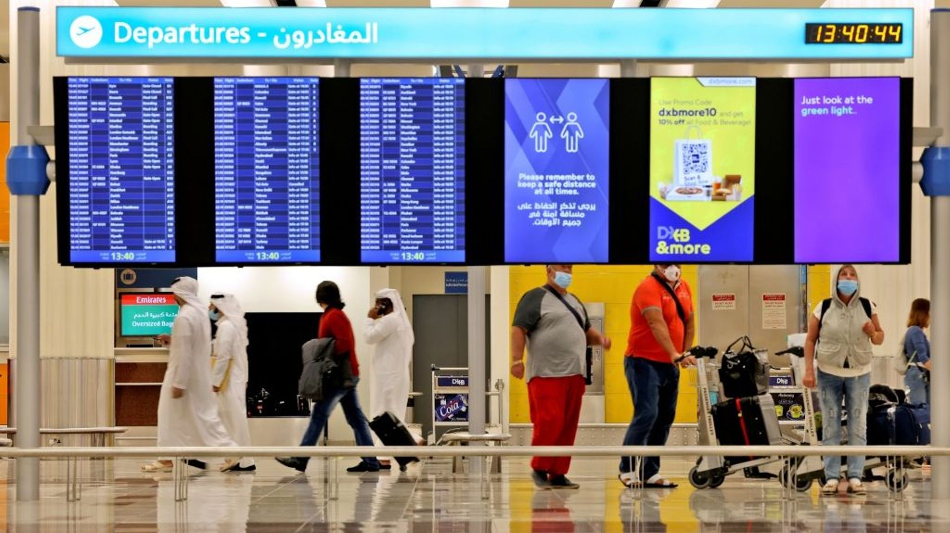 Des voyageurs à l’aéroport international de Dubaï, le 21 février 2022