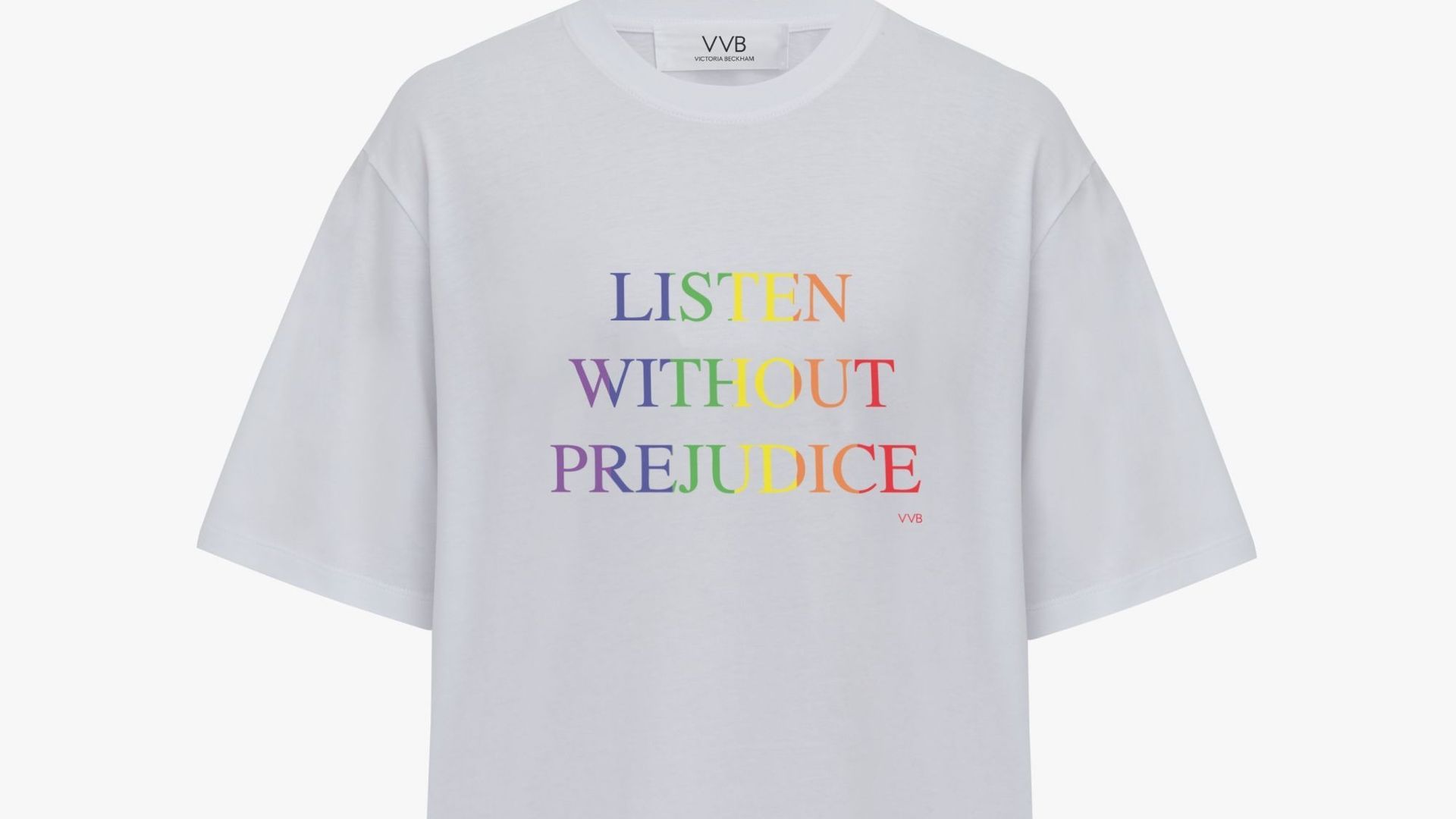 Le T-shirt proposé par Victoria Beckham pour le mois des fiertés.