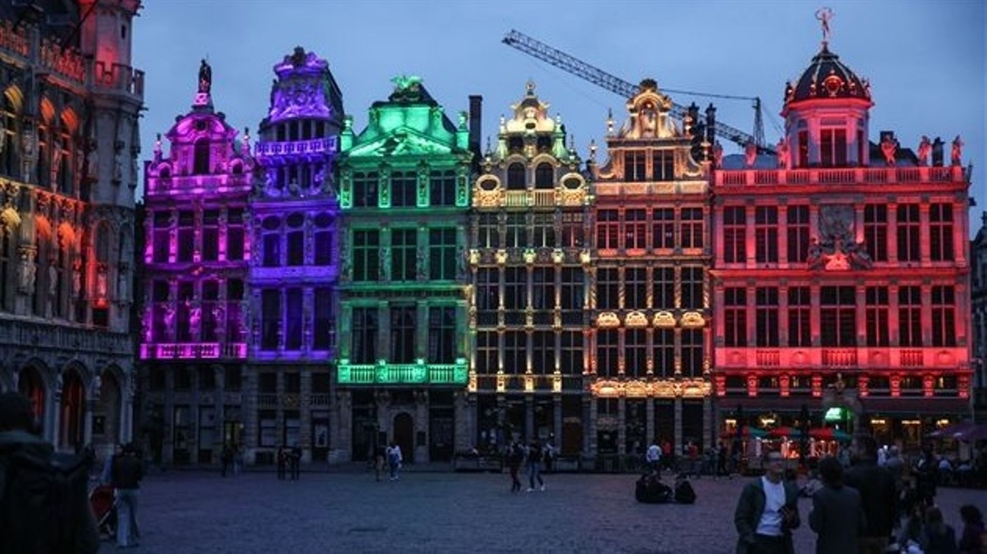 La Grand-Place aux couleurs arc-en-ciel pour la Pride.