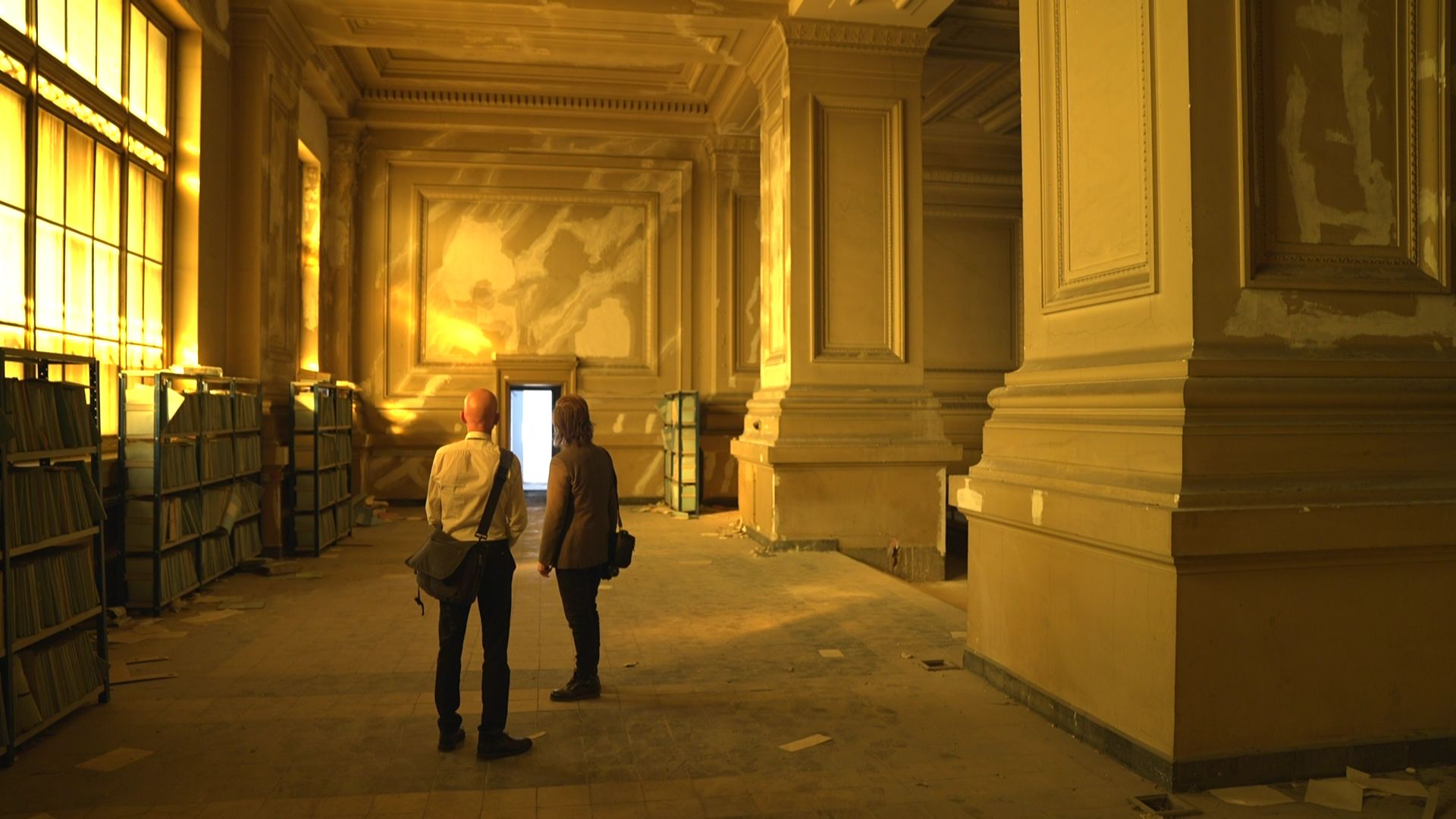 Les architectes Thierry Henrard et Thomas Greck explorant les espaces oubliés du Palais de Justice