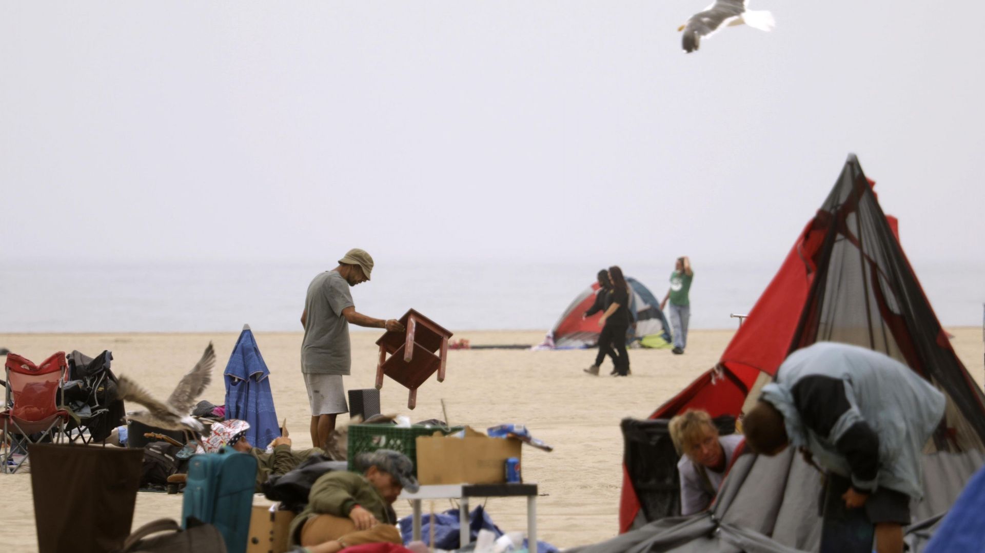 Des sans-abris à Venice Beach, en Californie
