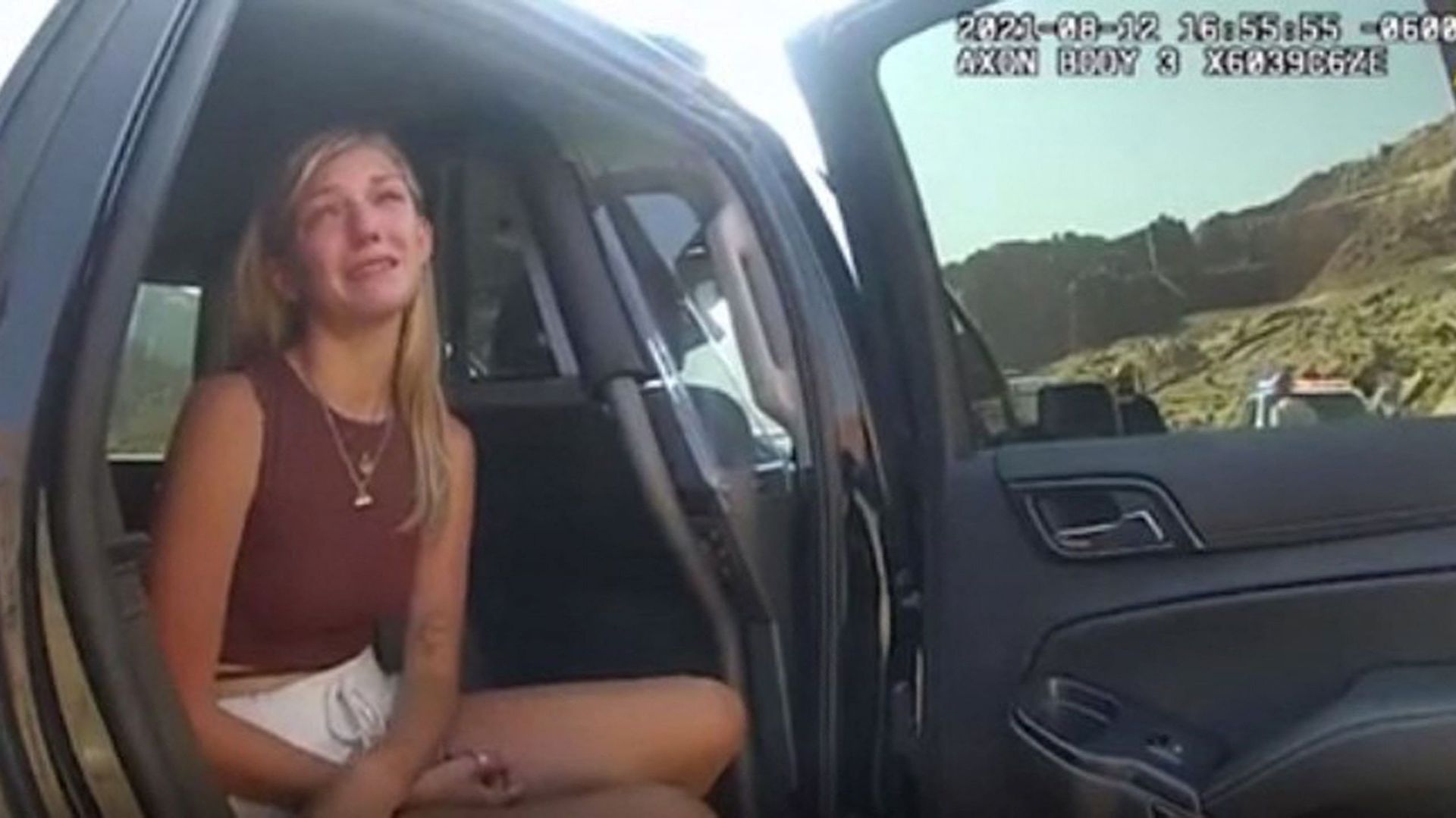 Gabrielle Petito apparaît en larmes dans une vidéo rendue publique par la police de Moab, petite ville de l'Utah.