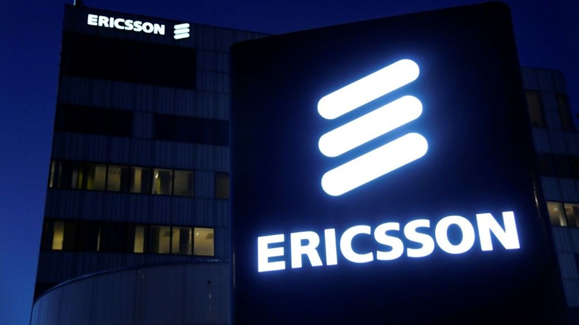 Le géant suédois de l'équipement télécom Ericsson a annoncé supprimer 8.500 emplois dans le monde, dans le cadre d'un plan de réduction des coûts alors que le groupe fait face à des difficultés financières