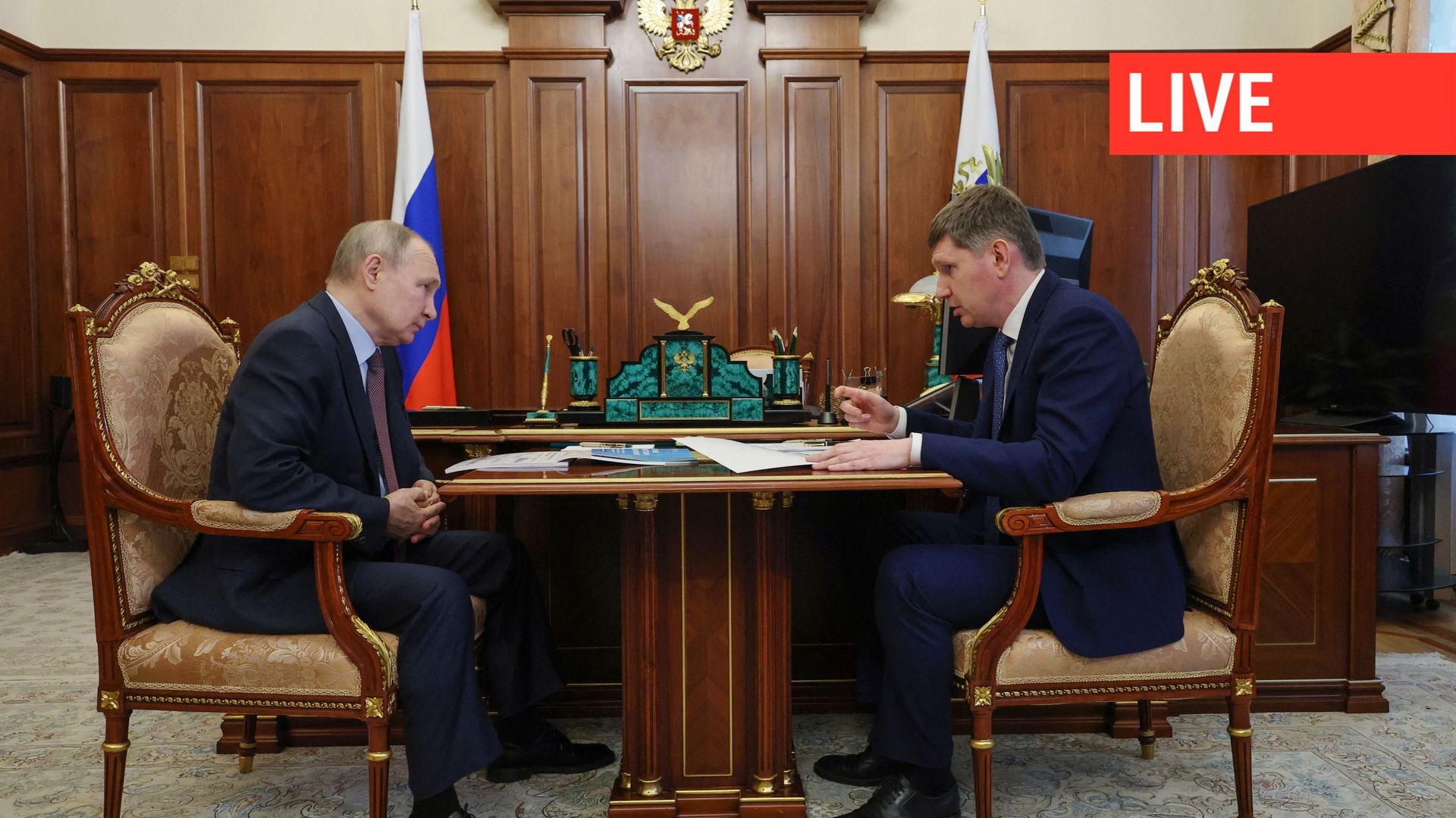 Le président russe Vladimir Poutine rencontre le ministre du Développement économique Maxim Reshetnikov au Kremlin à Moscou, le 4 mai 2023.