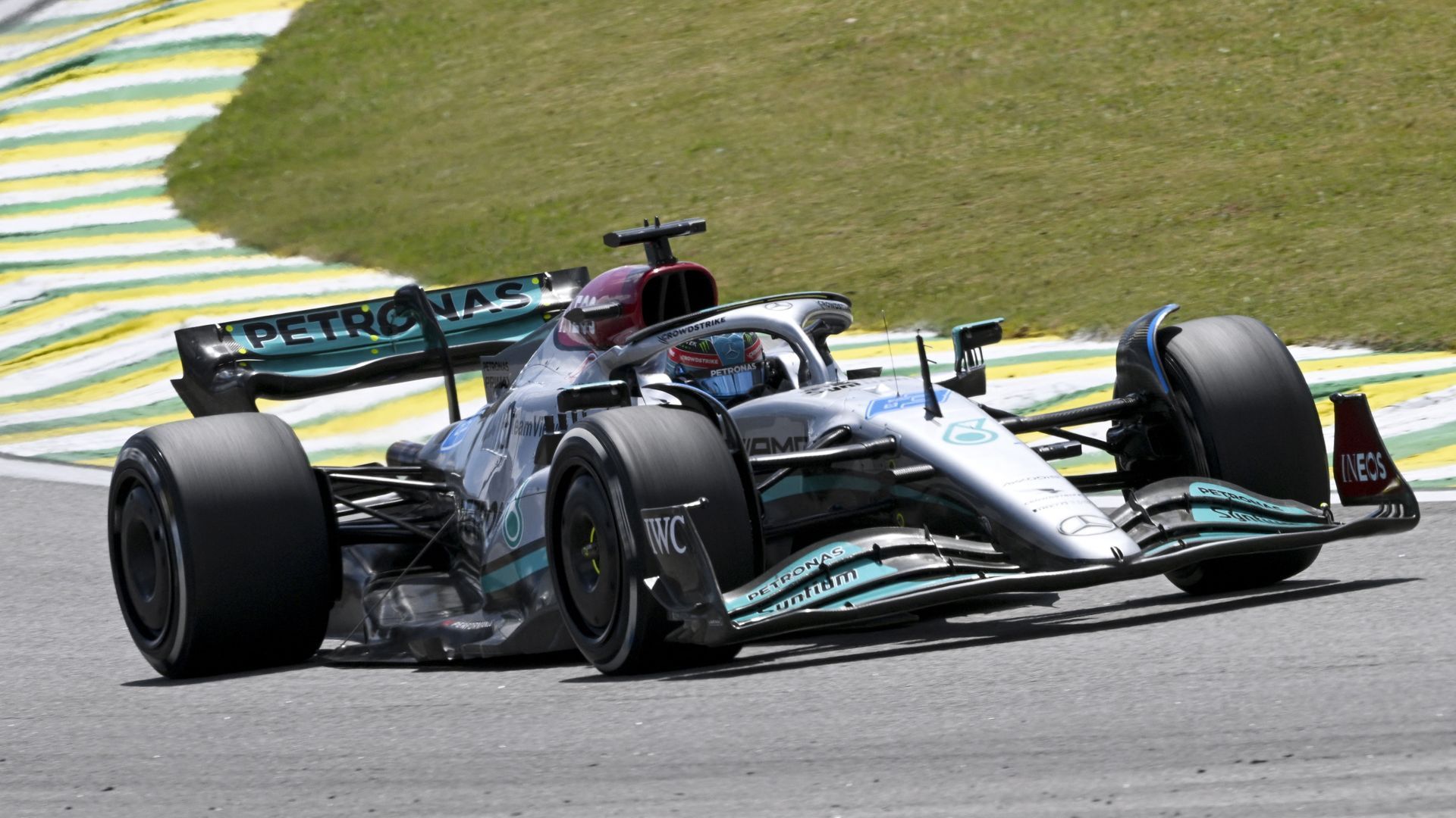 Voici le volant des F1 Mercedes-AMG 2019