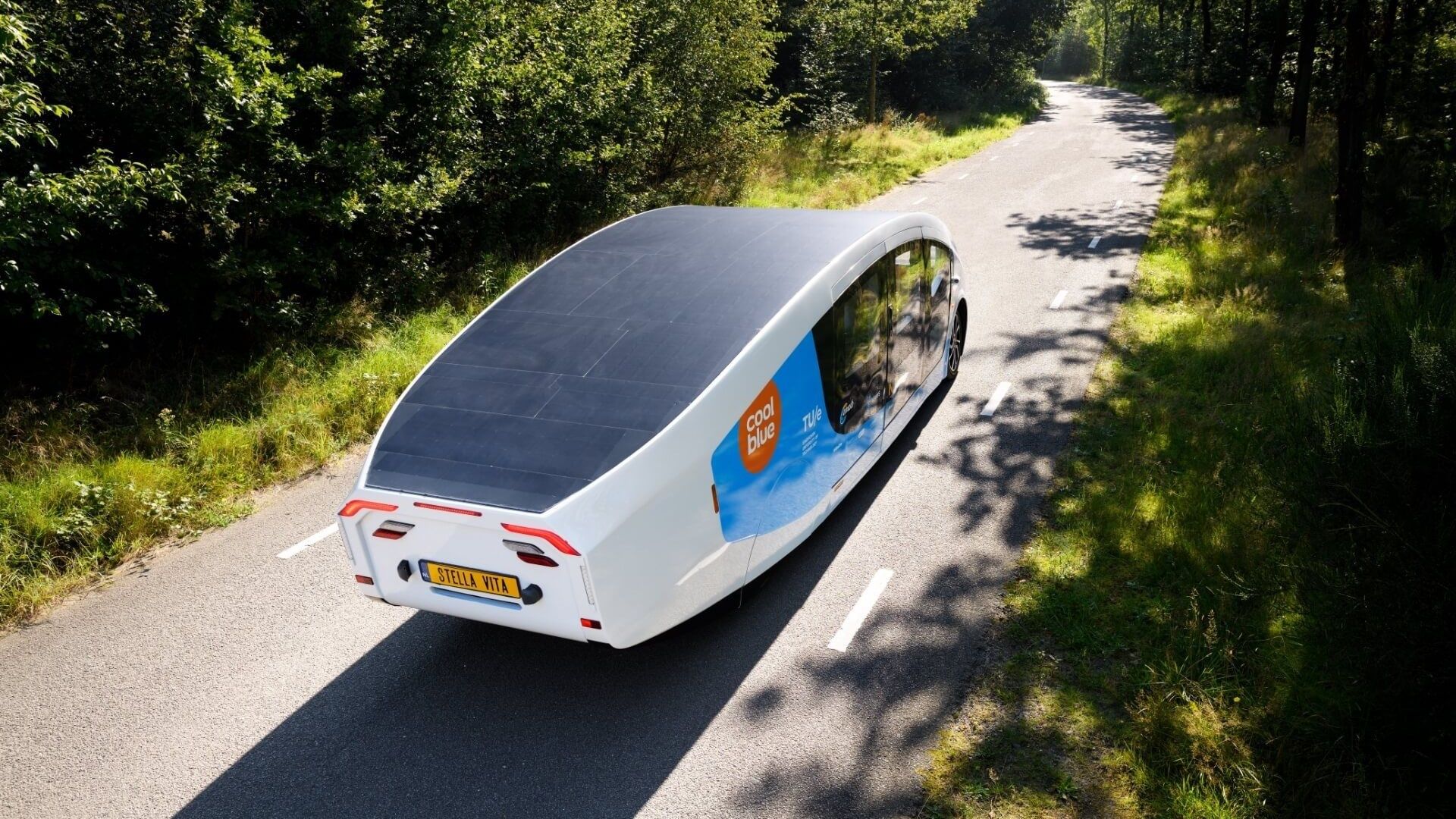 Ce camping-car est autonome en énergie grâce à son toit solaire