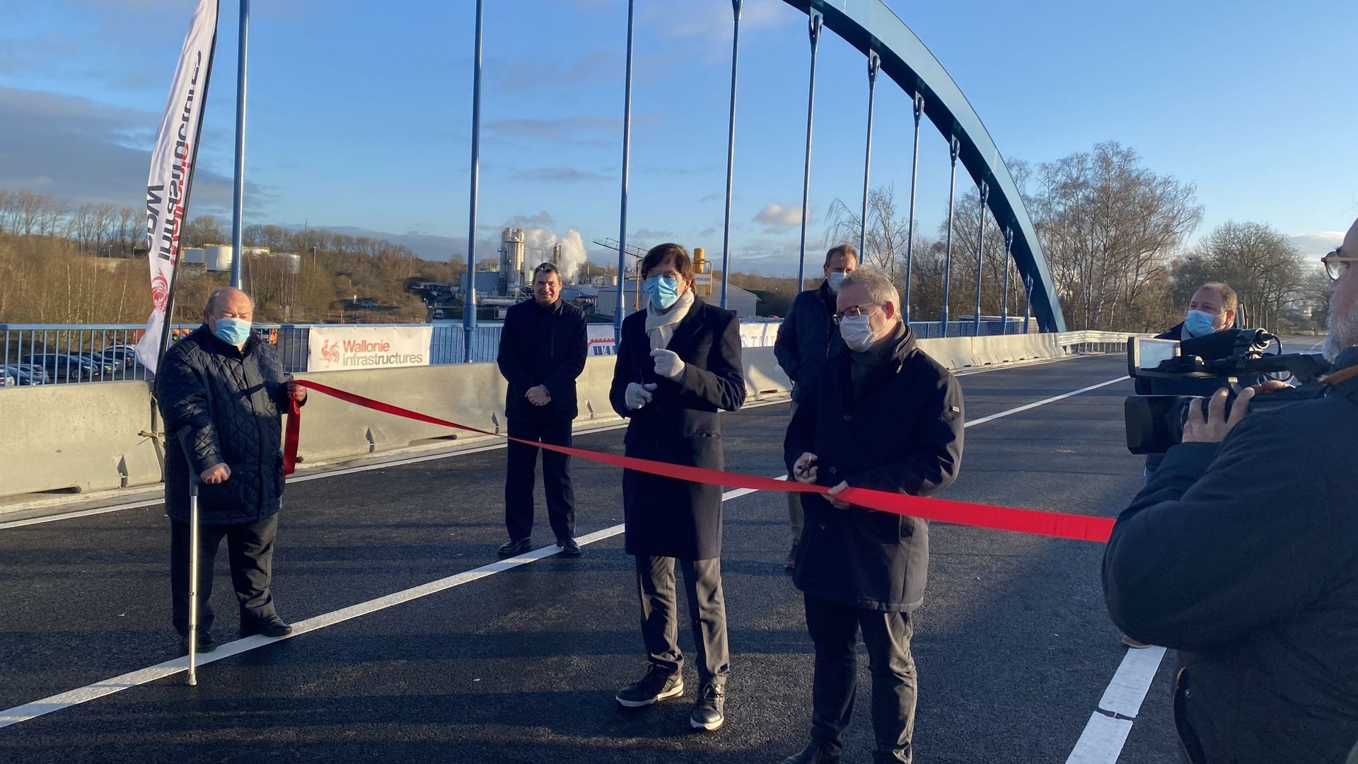 En inaugurant le pont à Hautrage, les ministres wallons savent qu’ils délivrent les habitants de Saint-Ghislain du trafic.