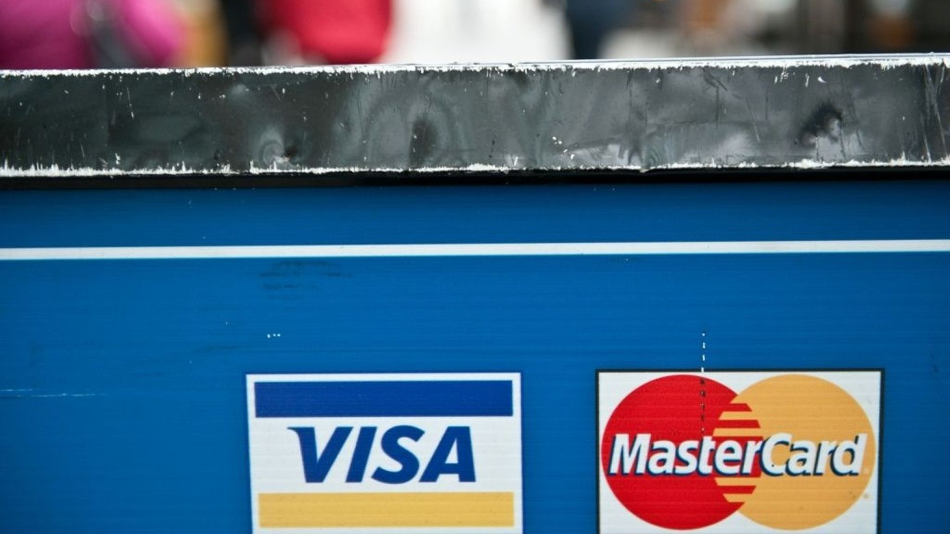 Les émetteurs américains de cartes de paiements Visa et Mastercard ont indiqué avoir pris des mesures pour mettre en oeuvre les sanctions imposées à la Russie après l'invasion de l'Ukraine, empêchant des banques russes d'utiliser leur réseau