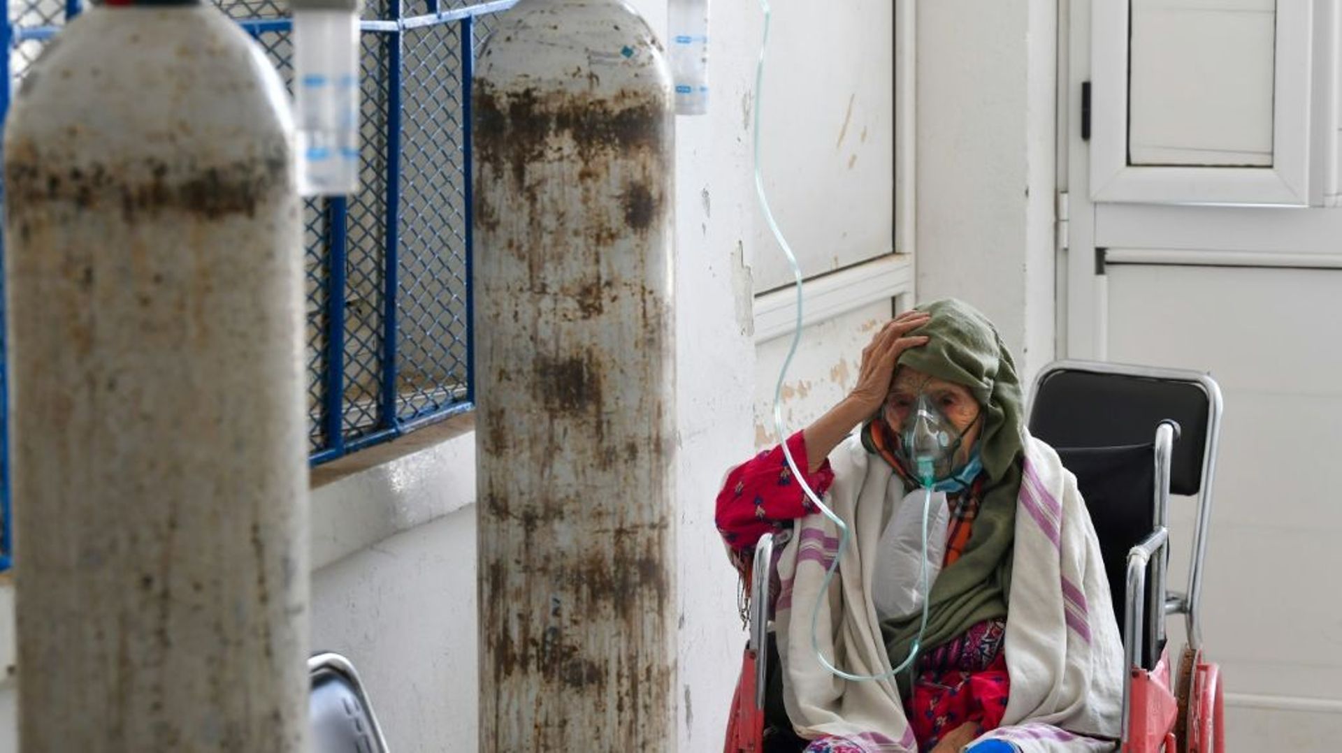 Face au "tsunami" du Covid en Tunisie, des hôpitaux débordés