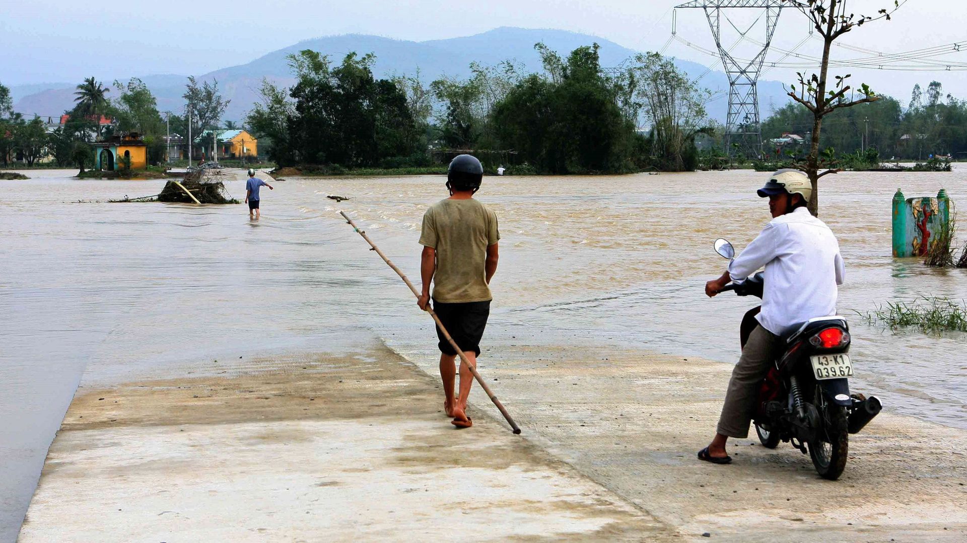 34-morts-dans-les-inondations-devastatrices-qui-touchent-le-vietnam