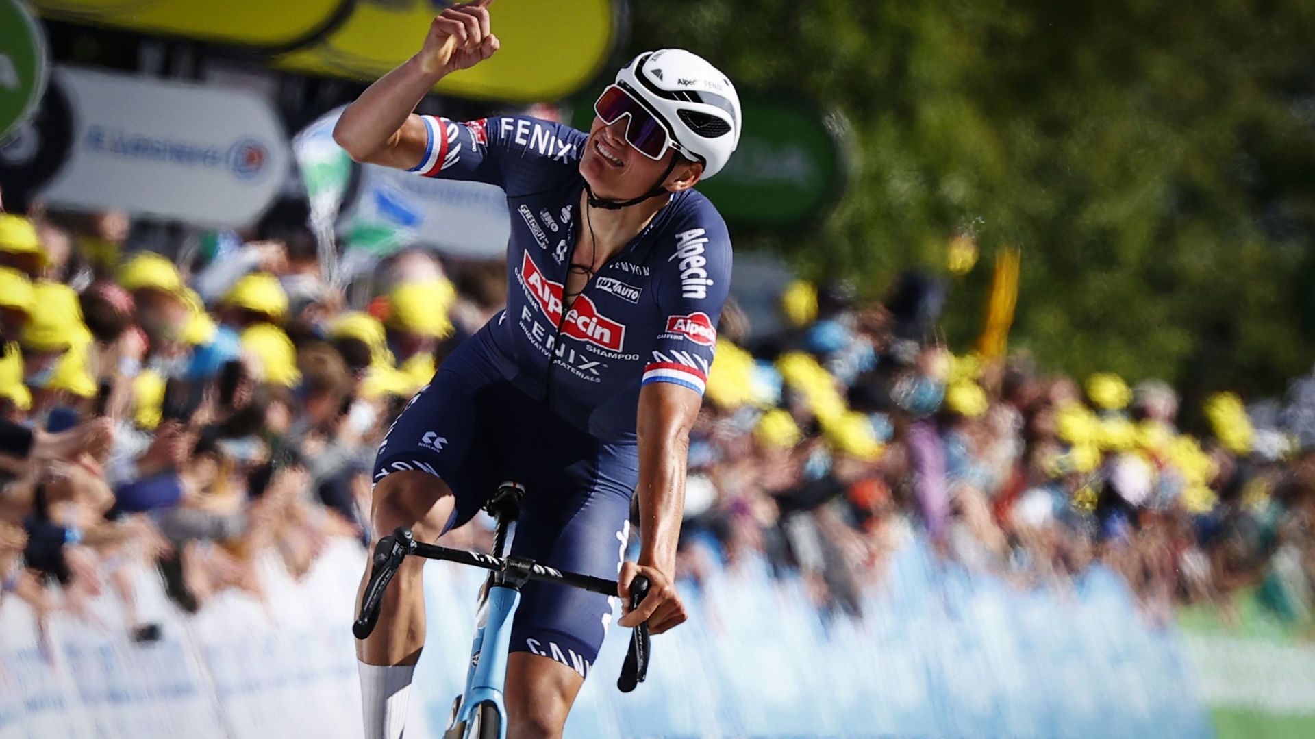 Mathieu van der Poel s’impose et prend le maillot jaune sur la 2e étape