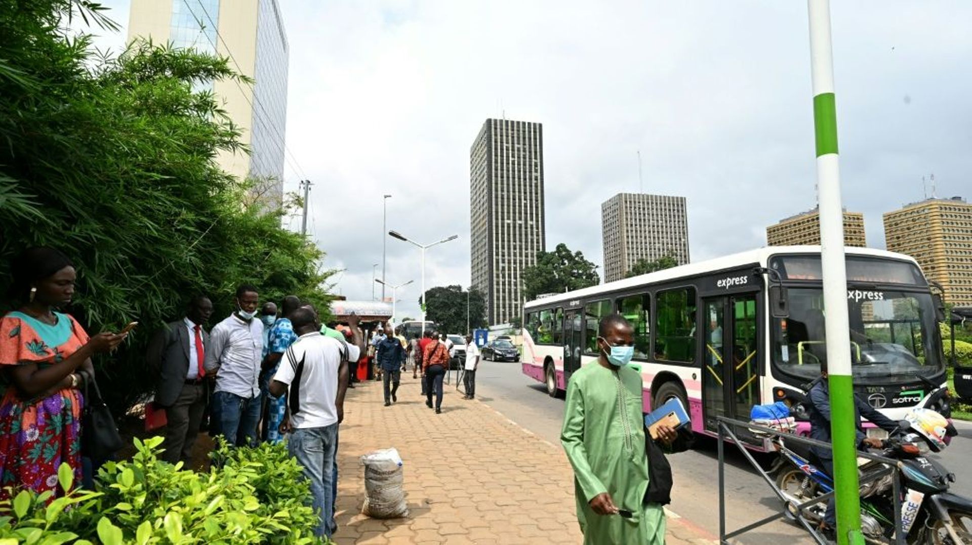 Dans une rue d'Abidjan, en Côte d'Ivoire, en novembre 2020