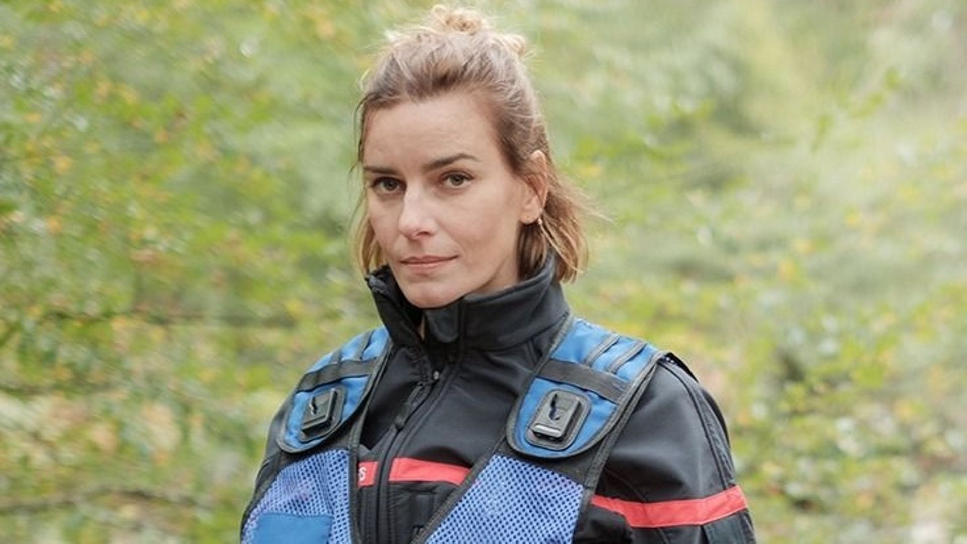 Fauve Hautot et Aurélien Wiik sur la piste de la légende des sorcières du Berry dans 'Meurtres à' - RTBF Actus