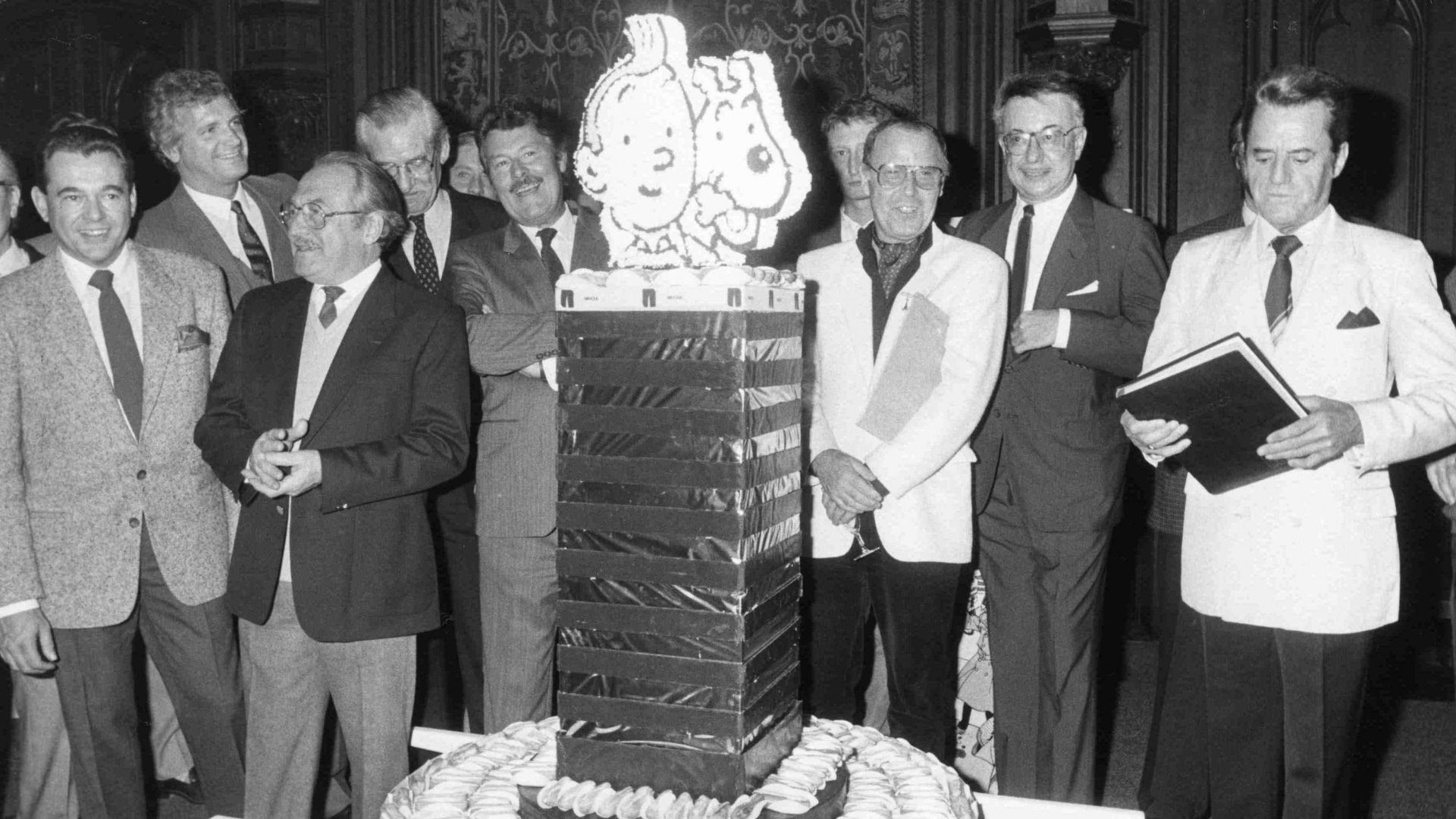 Bob de Groot, Dany, Eddy Paape, Bob de Moor, Duchateau, Tibet, Greg et Raymond Leblanc lors de la célébration du 40e anniversaire du magazine Tintin.