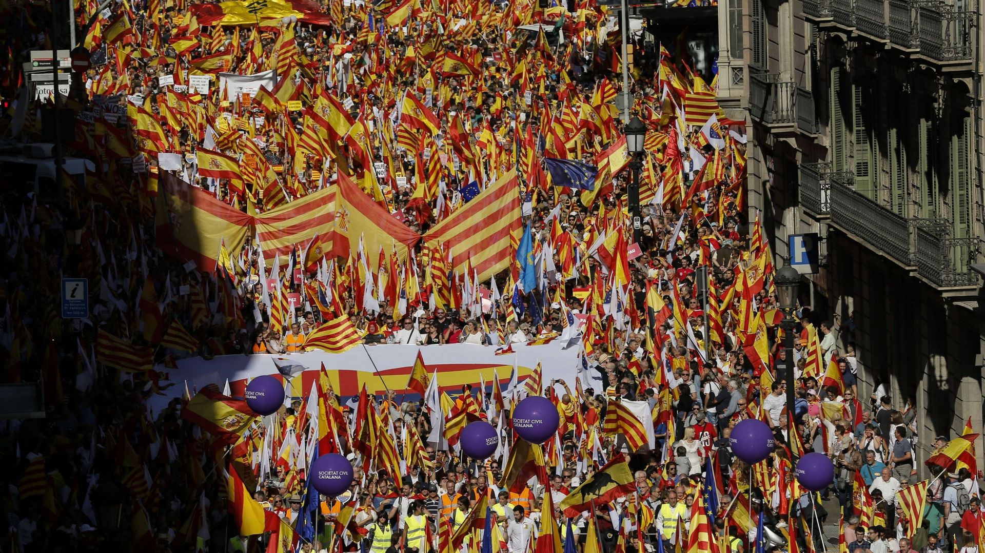 vive-la-catalogne-vive-l-espagne-entre-350000-et-950000-manifestants-a-barcelone