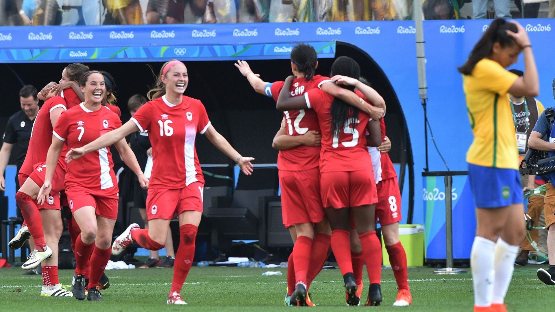 Le Canada en bronze en battant l'équipe de foot féminine du Brésil 2-1