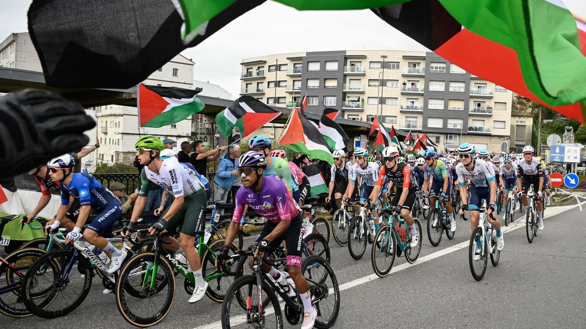 Sous pression, la Vuelta garde le cap face aux manifestations pro-palestiniennes : "Nous sommes déterminés à aller jusqu’à Madrid"