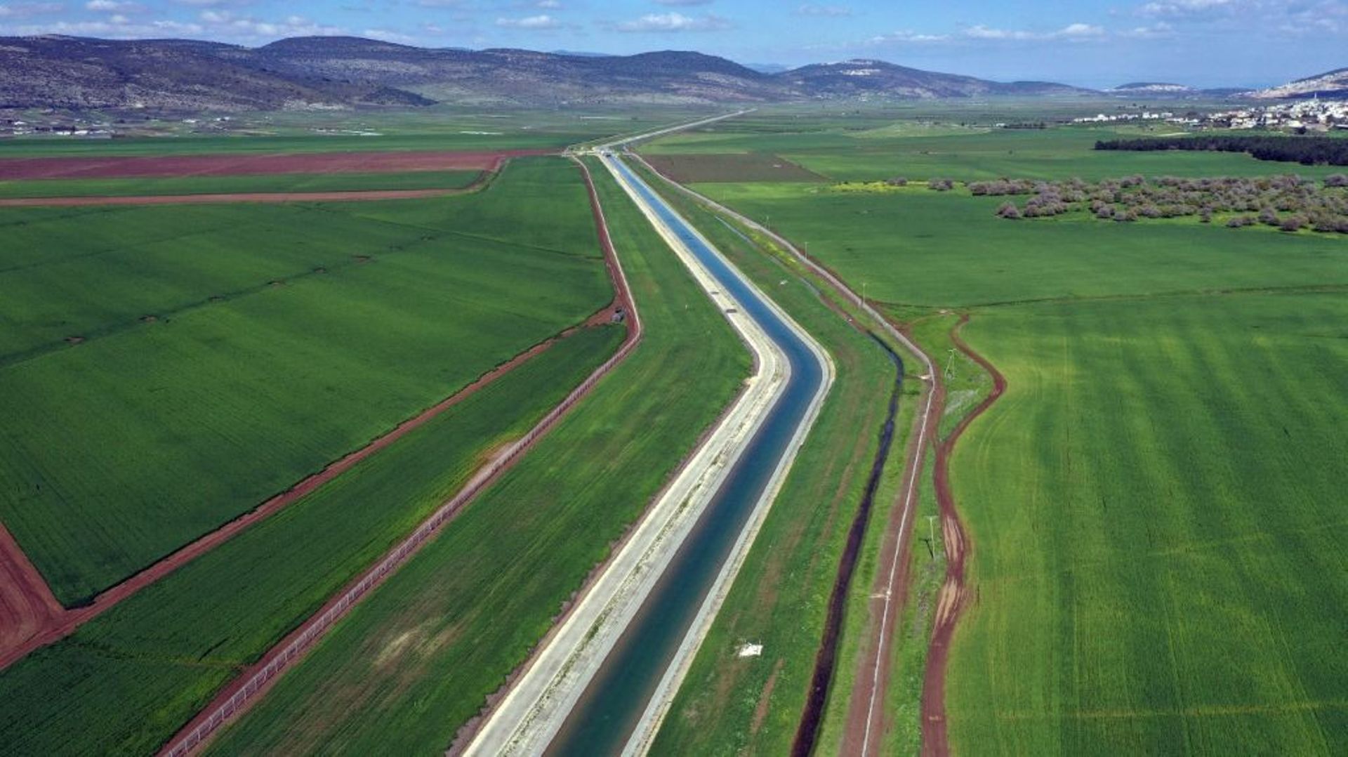 Israël a commencé à mettre en place une nouvelle canalisation pour transporter l’eau dessalée de la mer Méditerranée, afin de remplir le lac de Tibériade, principal réservoir d’eau d’Israël