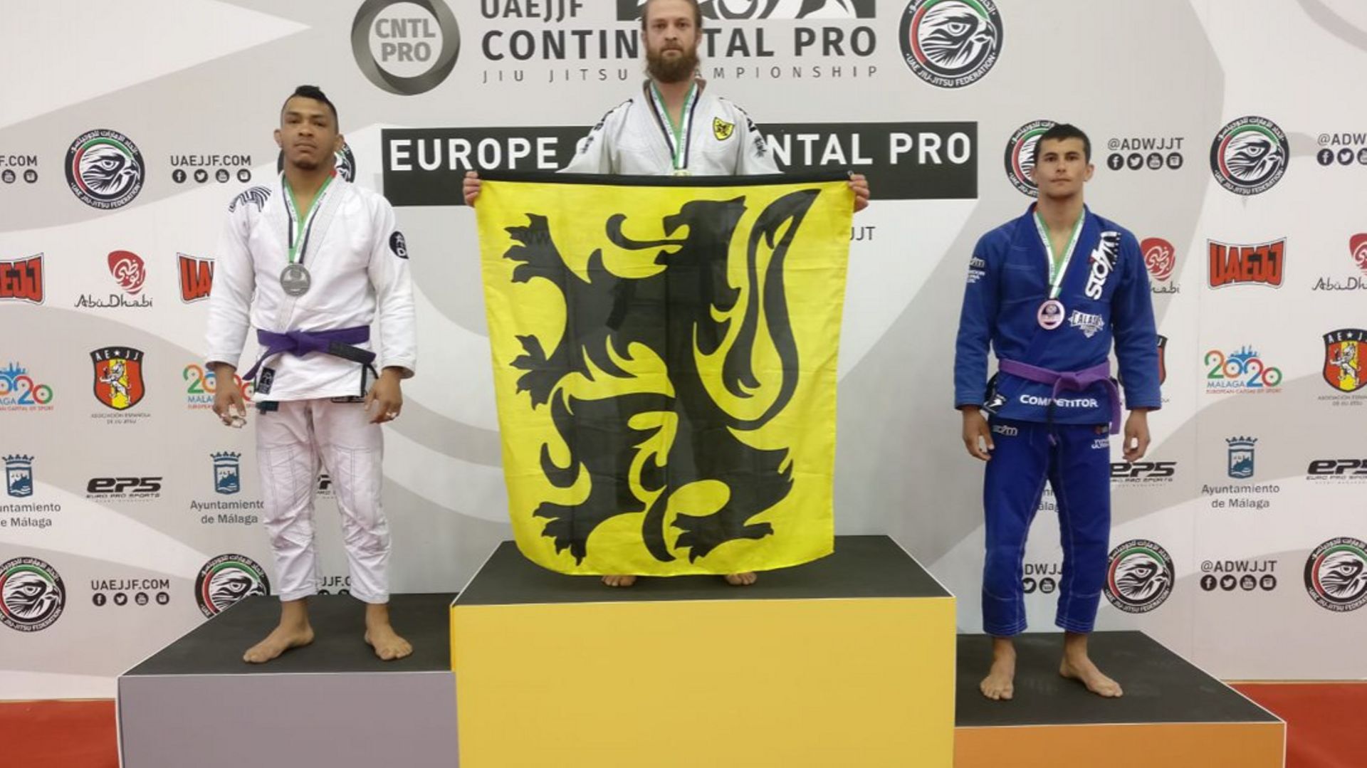 Maarten Bauwens sur le podium des championnats d'Europe de jiu-jitsu