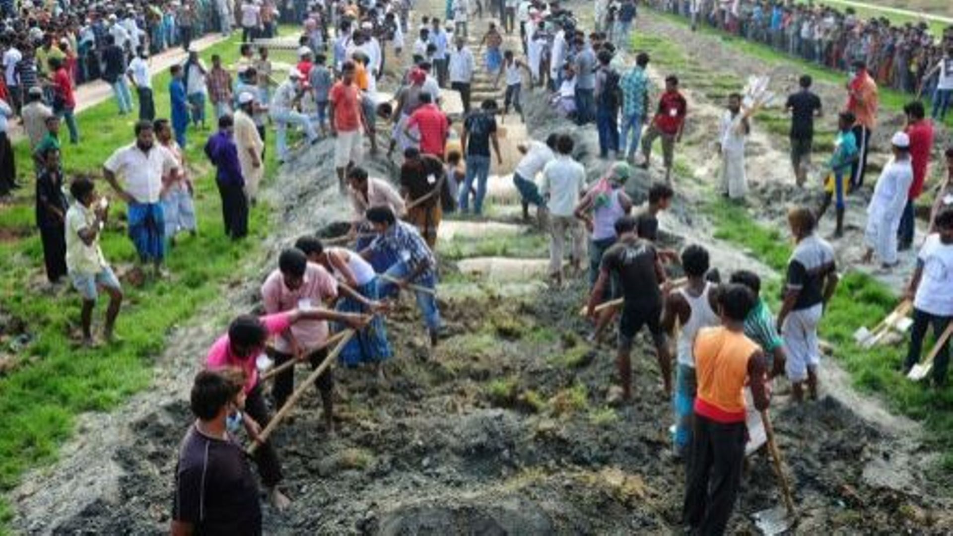 Bangladesh: les usines de textile rouvrent huit jours après le drame