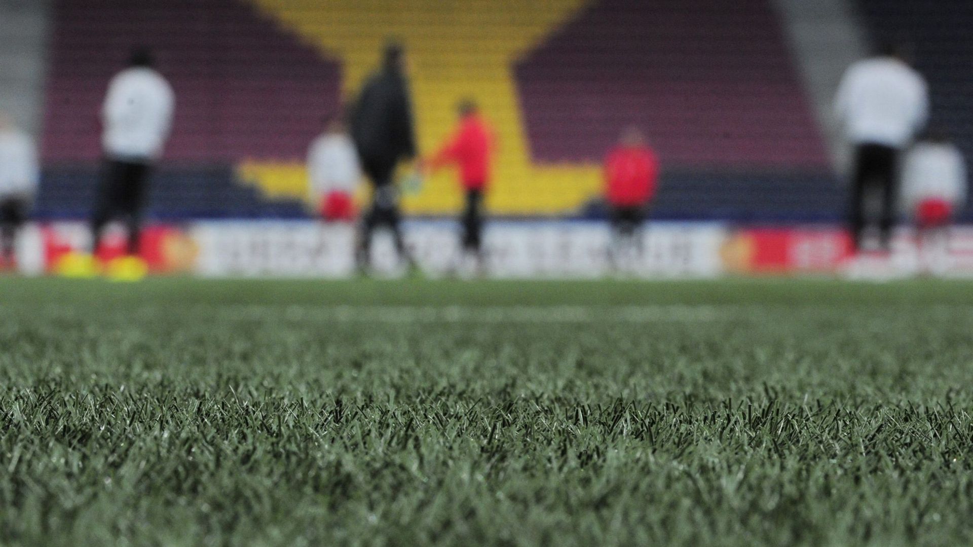 La fin des terrains synthétiques avec caoutchouc d’ici 2031 inquiète le monde du football et les communes : "Ça pourrait poser problème aux clubs"