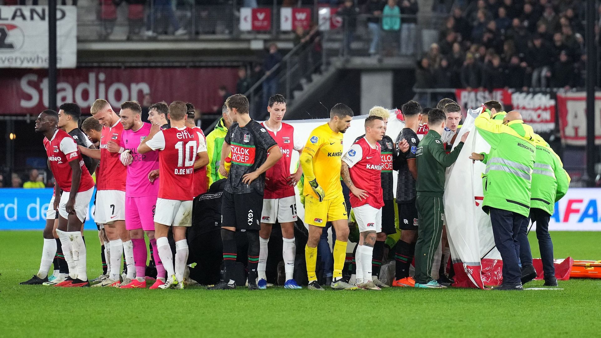 Pays-Bas : un match de football interrompu après le malaise du gardien de  l'une des deux équipes