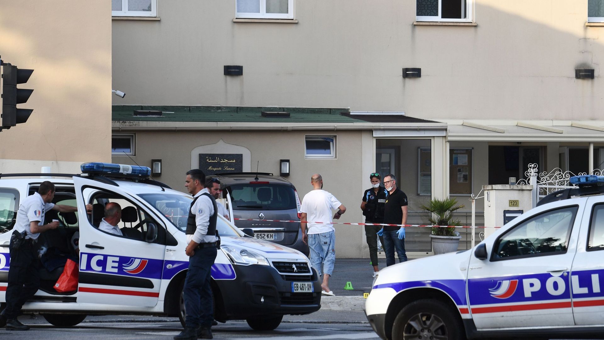 Coups de feu devant la mosquée de Brest: le tireur présumé mort, un imam blessé