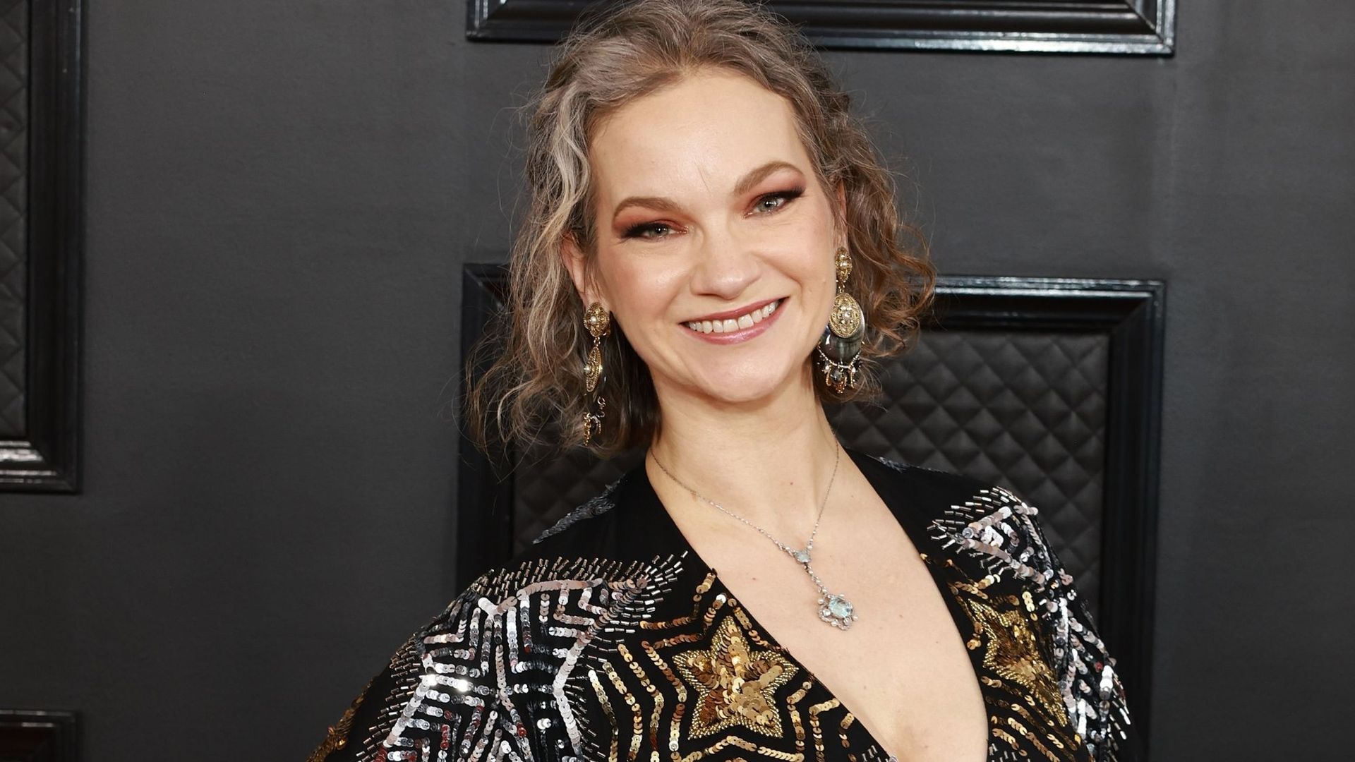 "J’ai encore beaucoup à exprimer à travers mon violon" : la violoniste Hilary Hahn contrainte de suspendre ses concerts pour raisons de santé